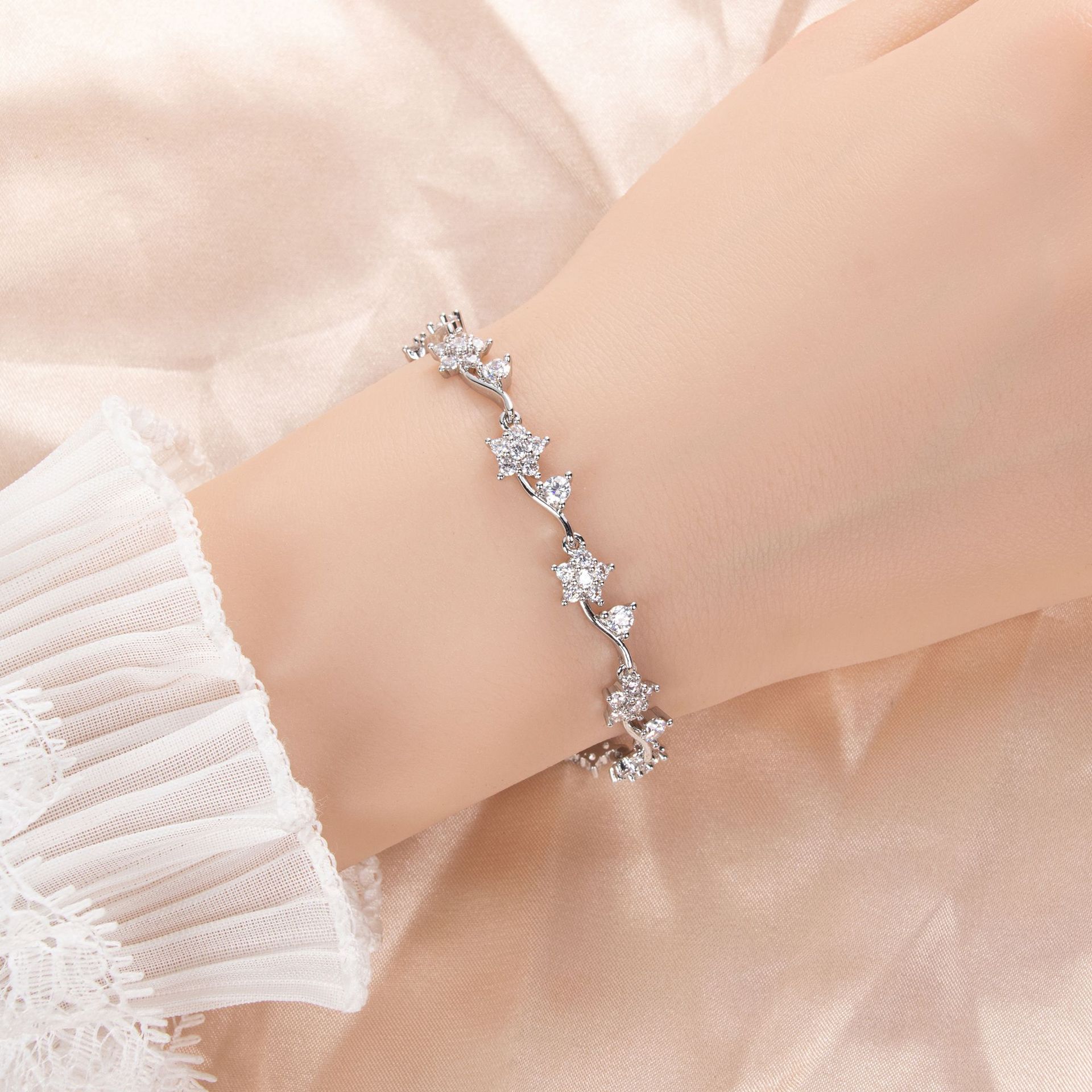 New creative branch zircon bracelet