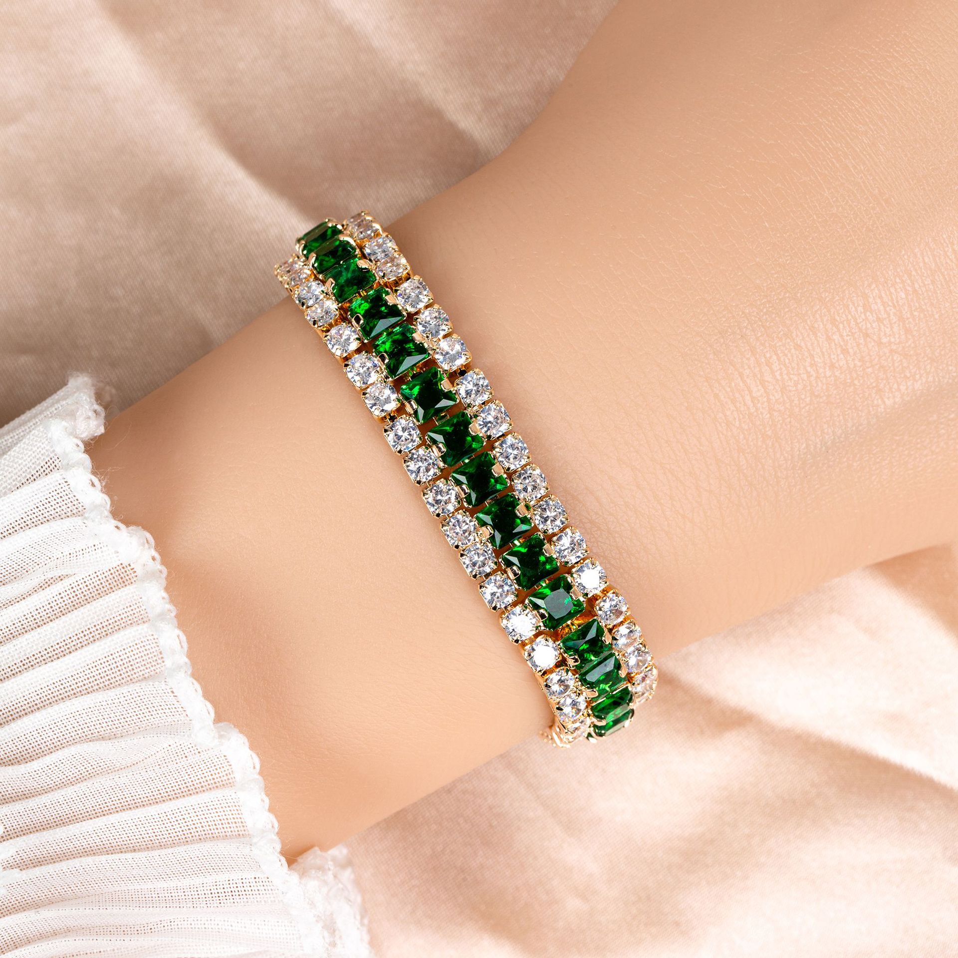 New elegant zircon bracelet