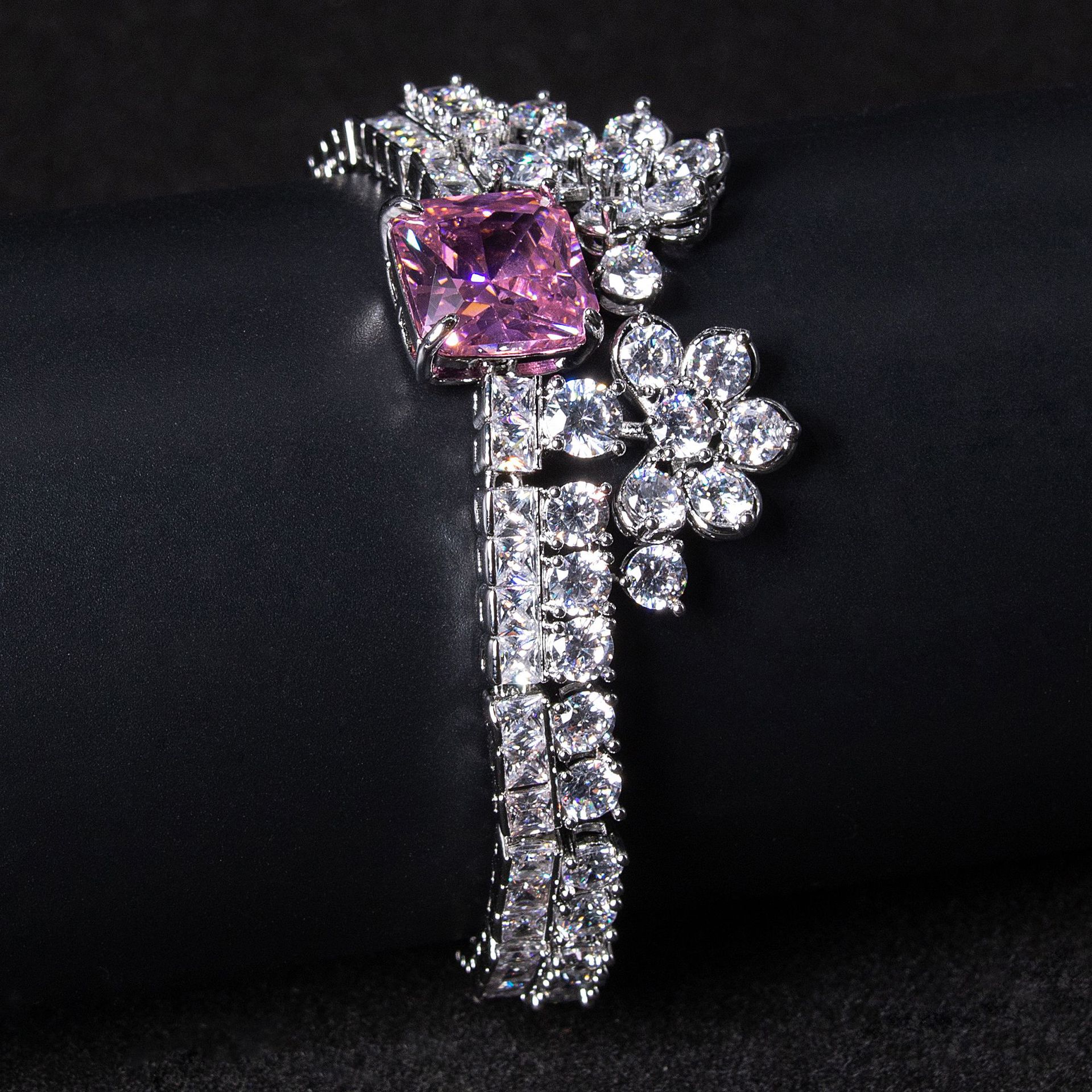 New high-quality and unique zircon bracelet