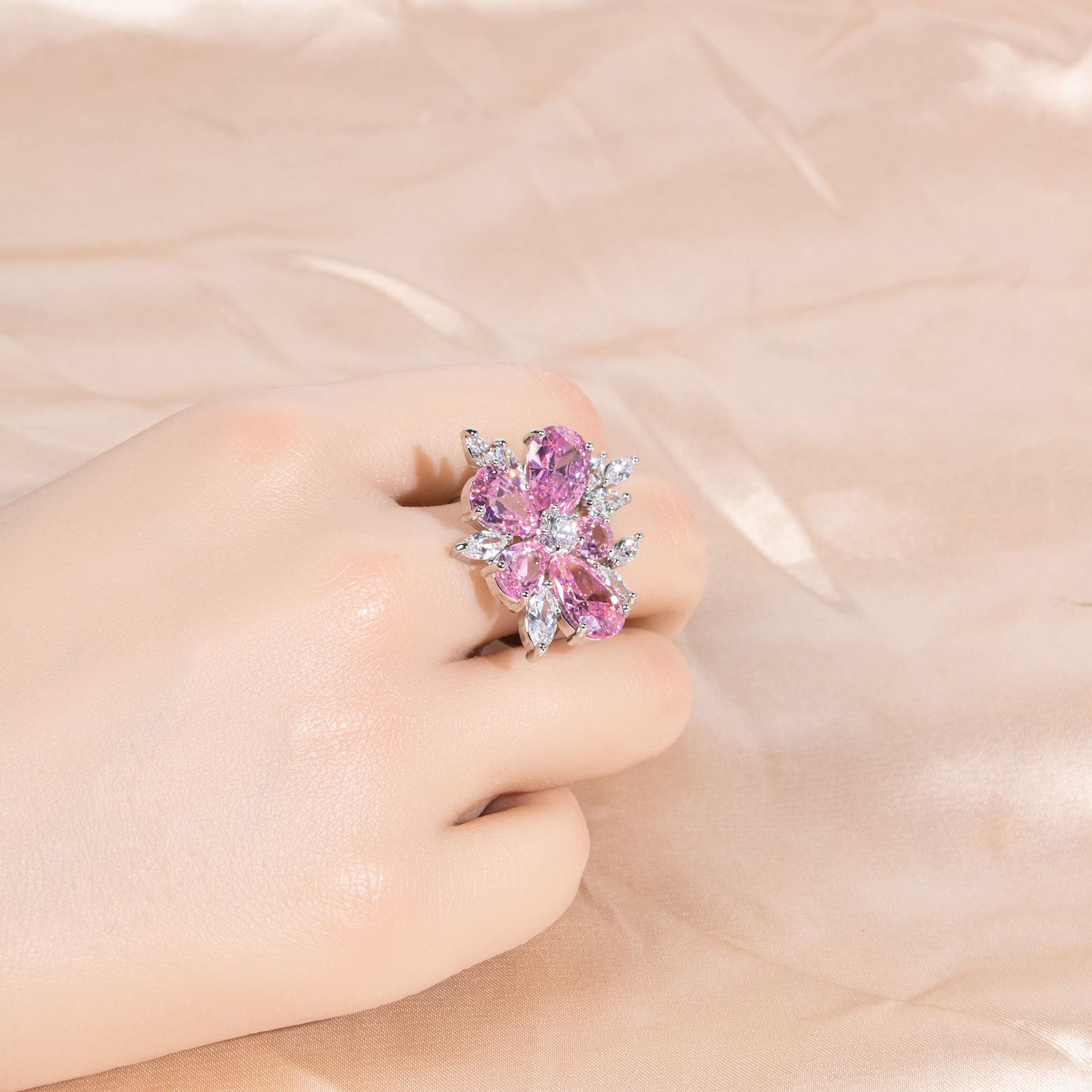 New high quality flower shaped zircon ring