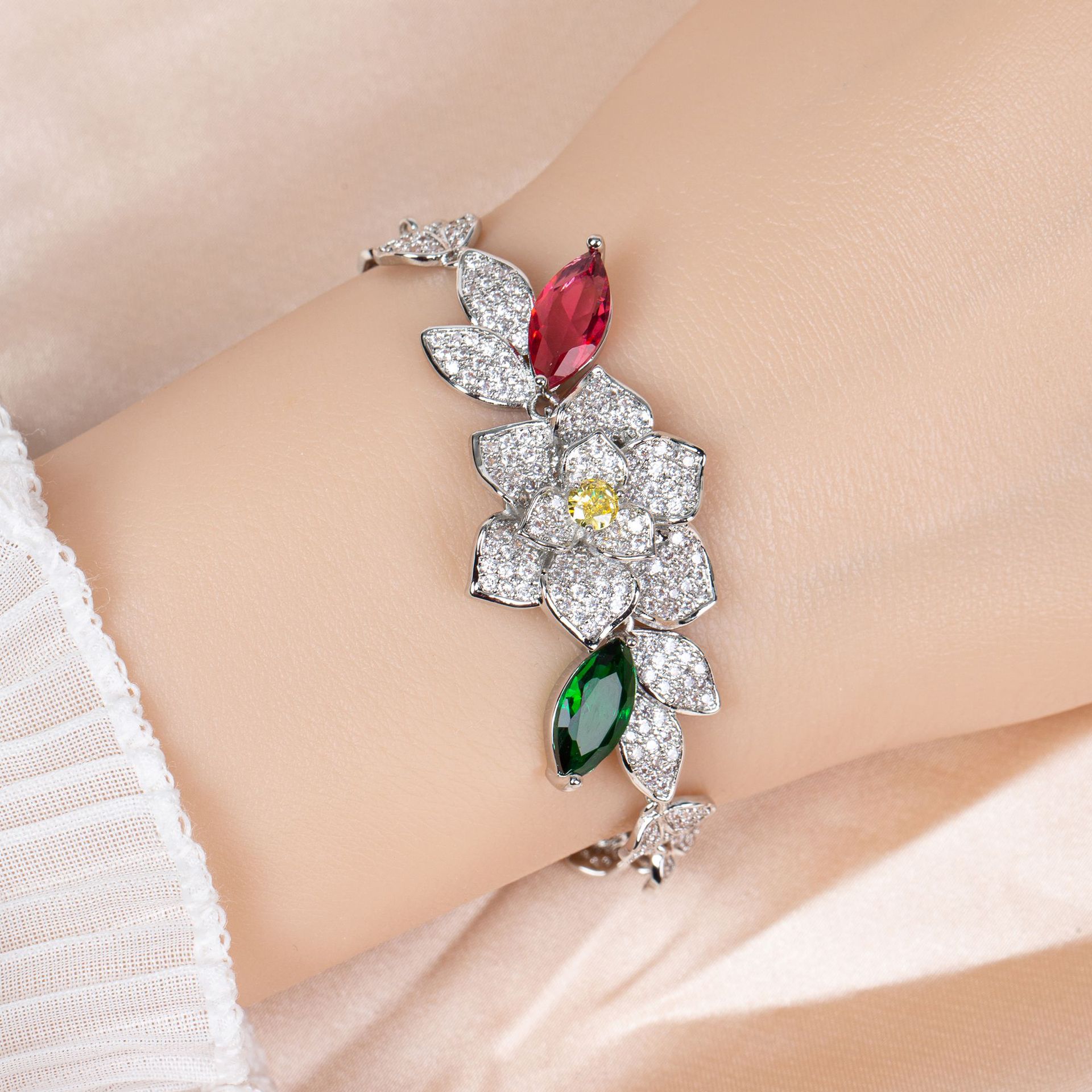 New zircon bracelet suitable for parties