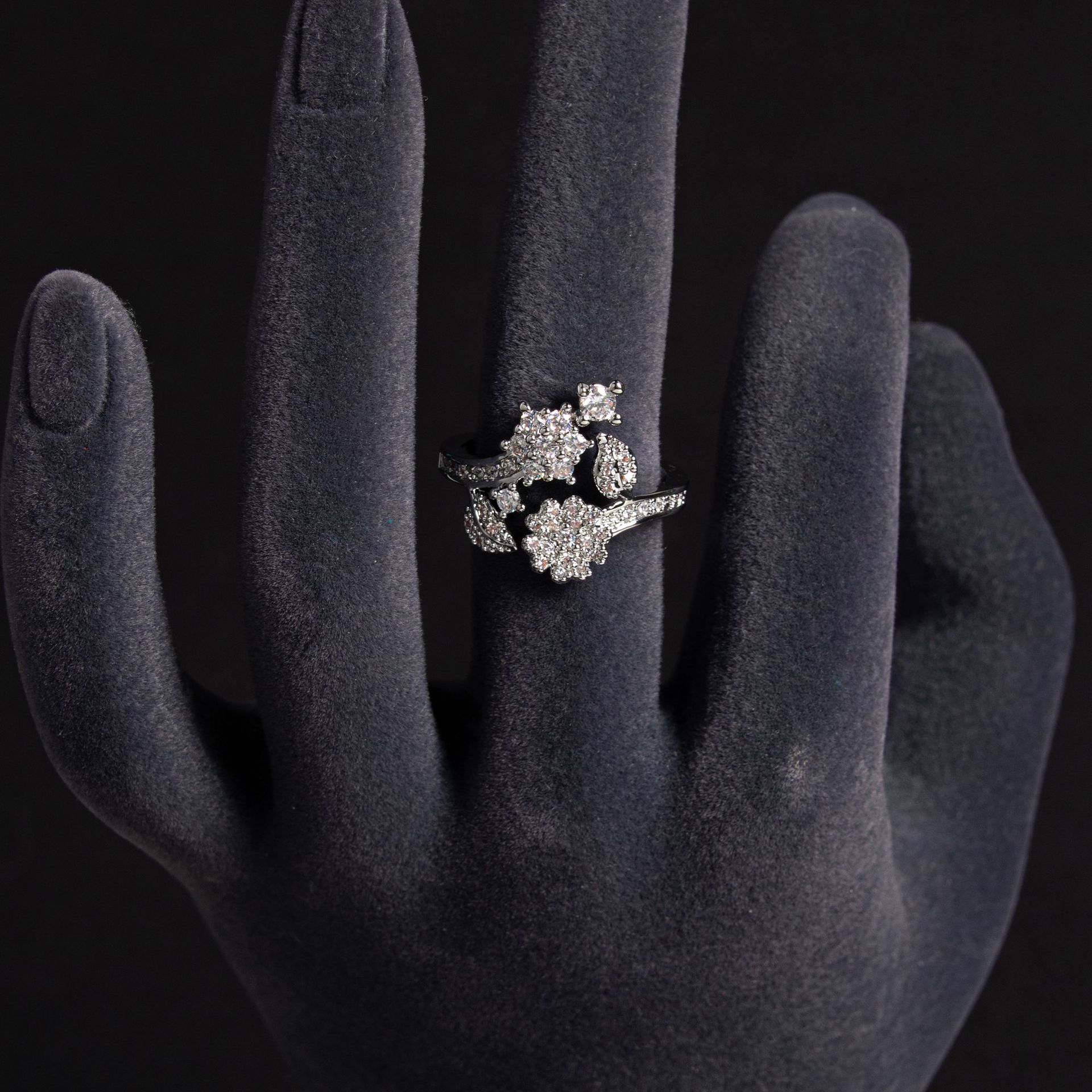 New high quality creative flower zircon ring