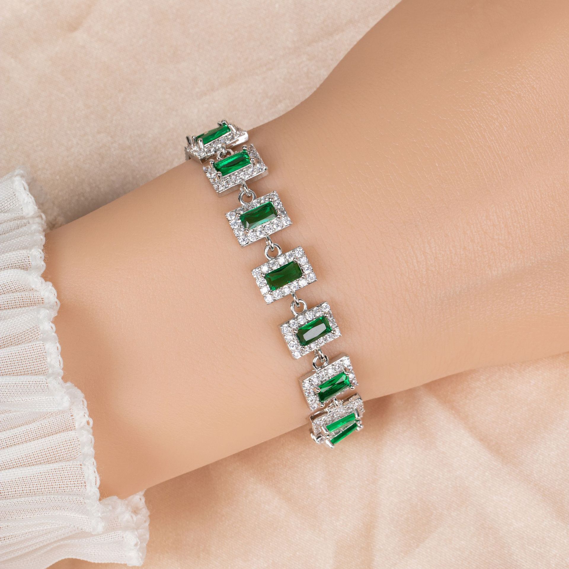 New elegant high quality zircon bracelet