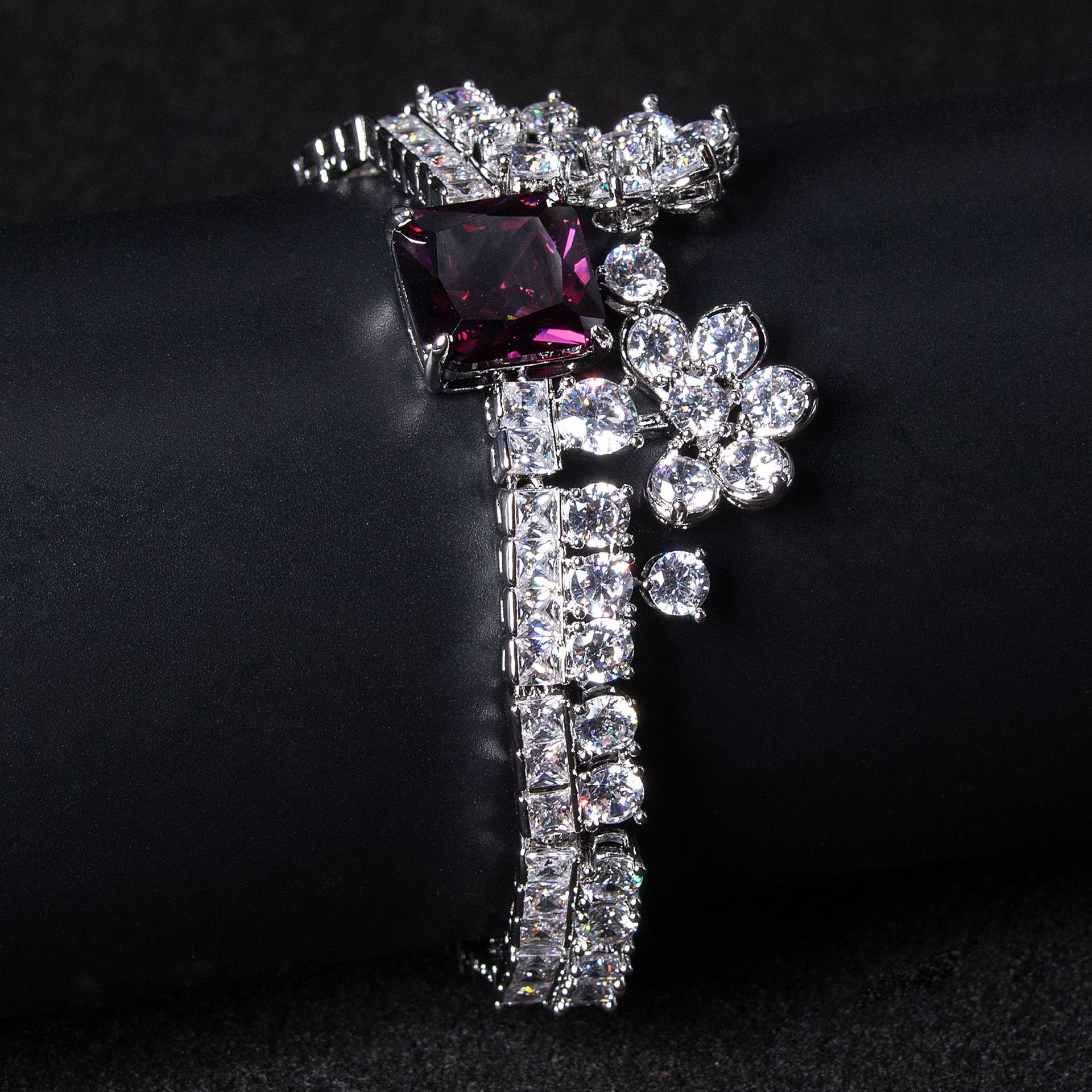 New high-quality and unique zircon bracelet