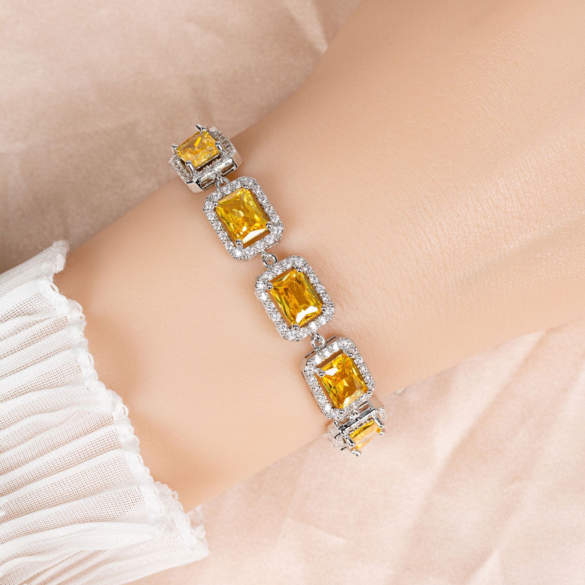 New beautiful zircon bracelet