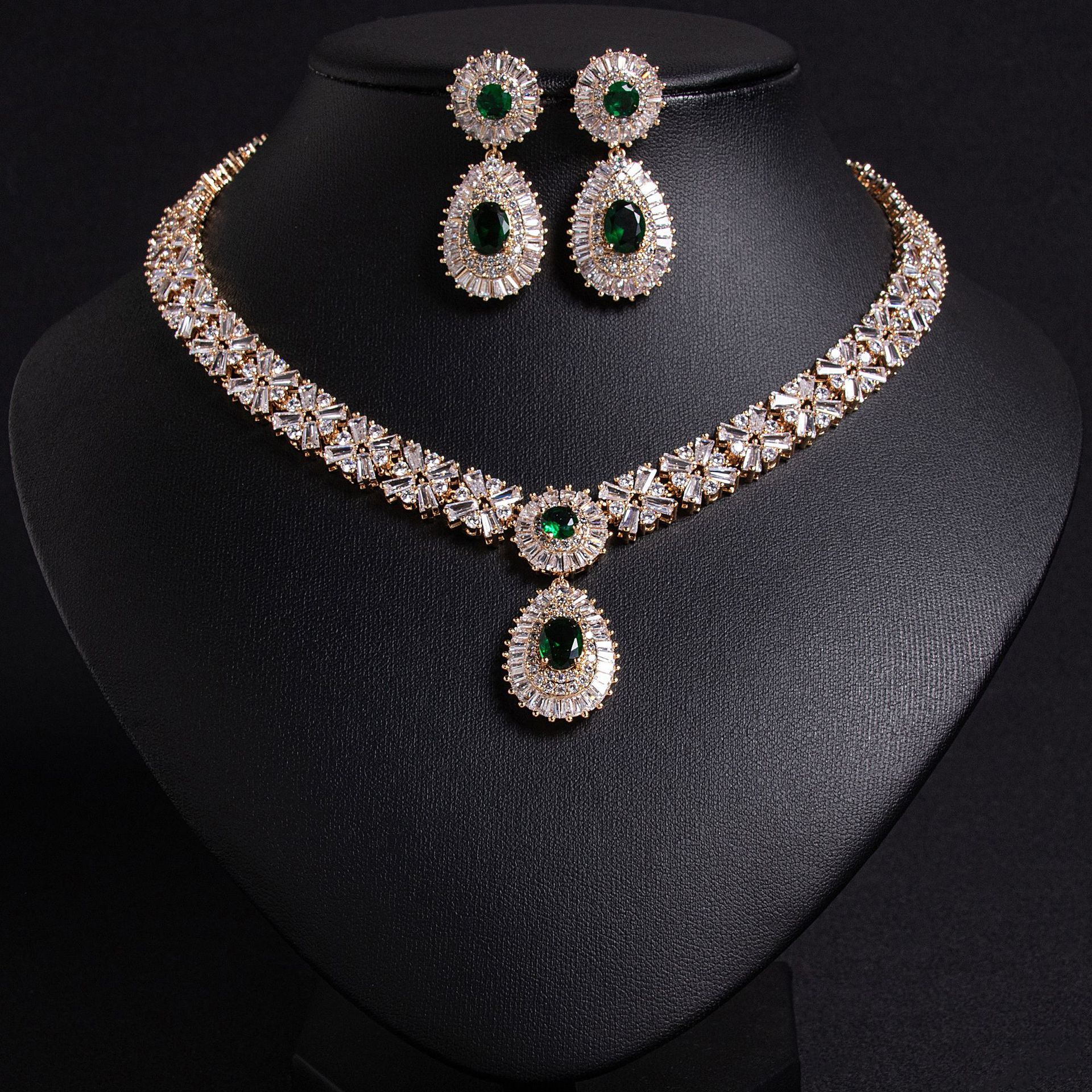 New and beautiful zircon jewelry set