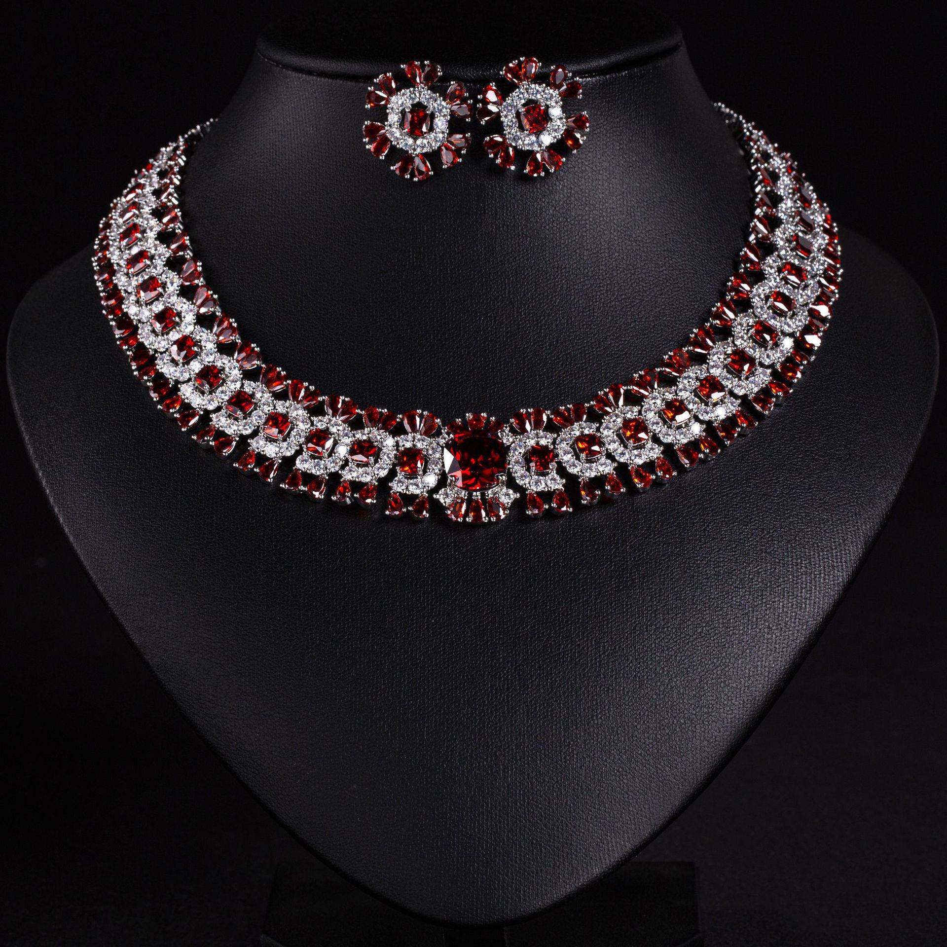 Elegant Gold Necklace Set