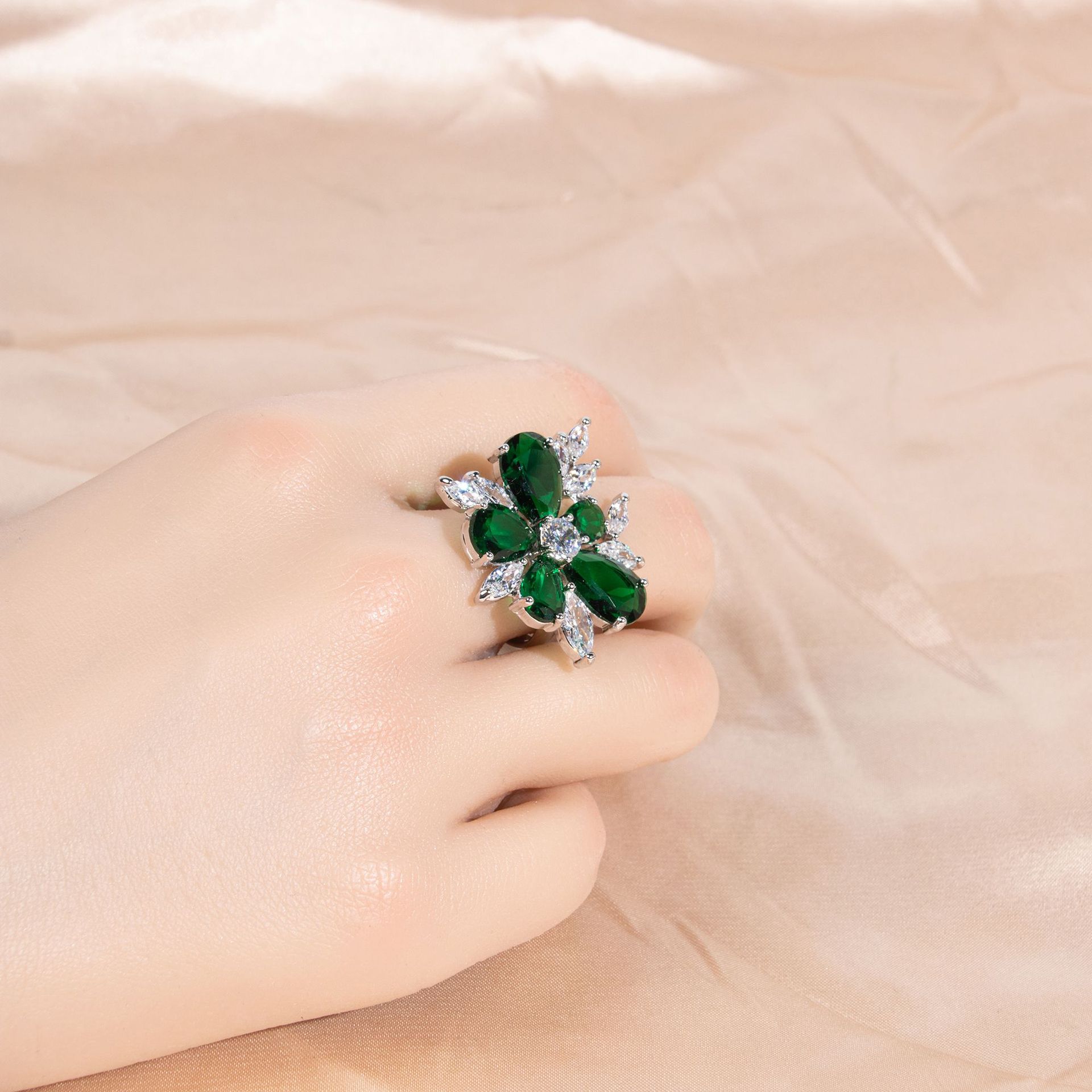 New high quality flower shaped zircon ring