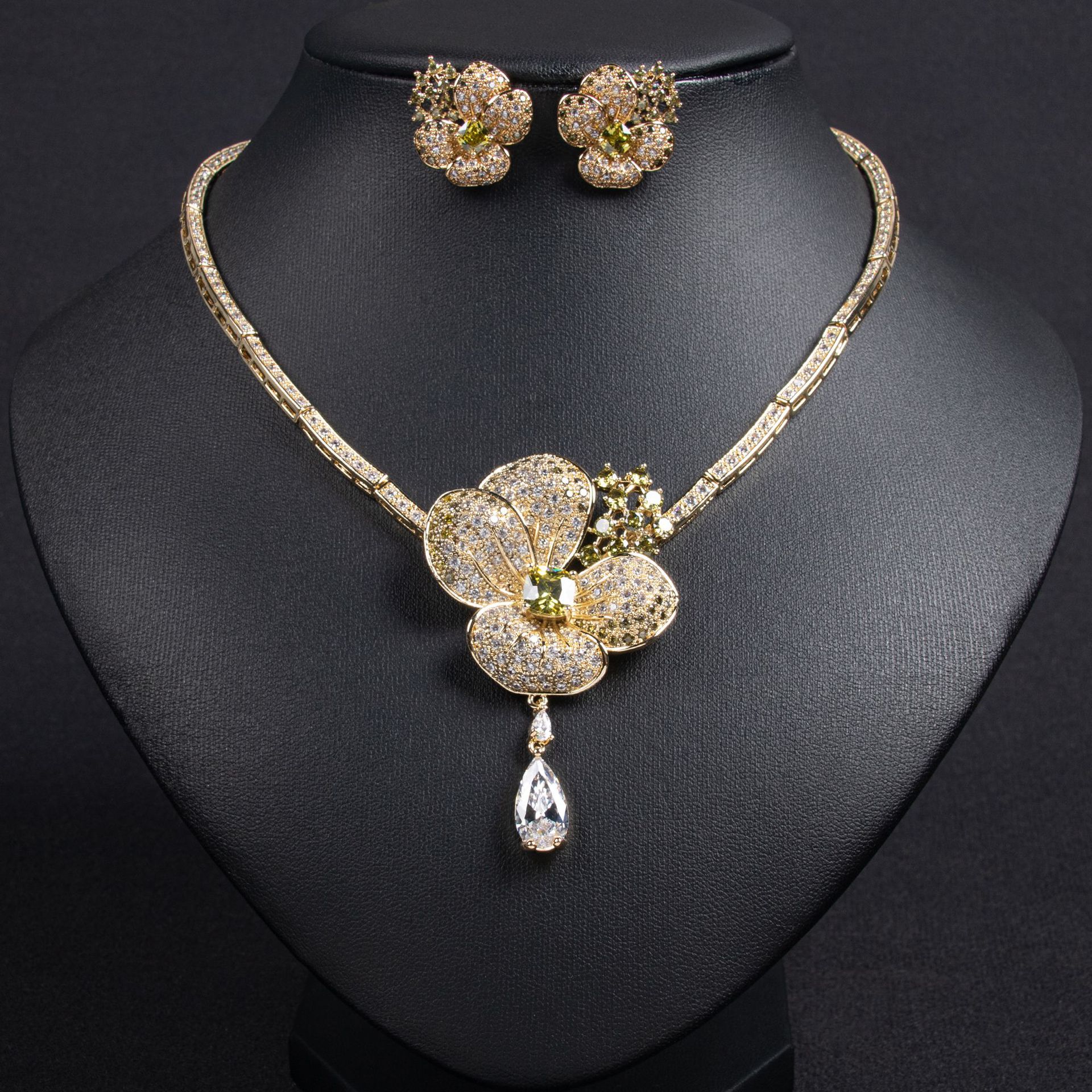 Elegant Flower Design Jewelry Set