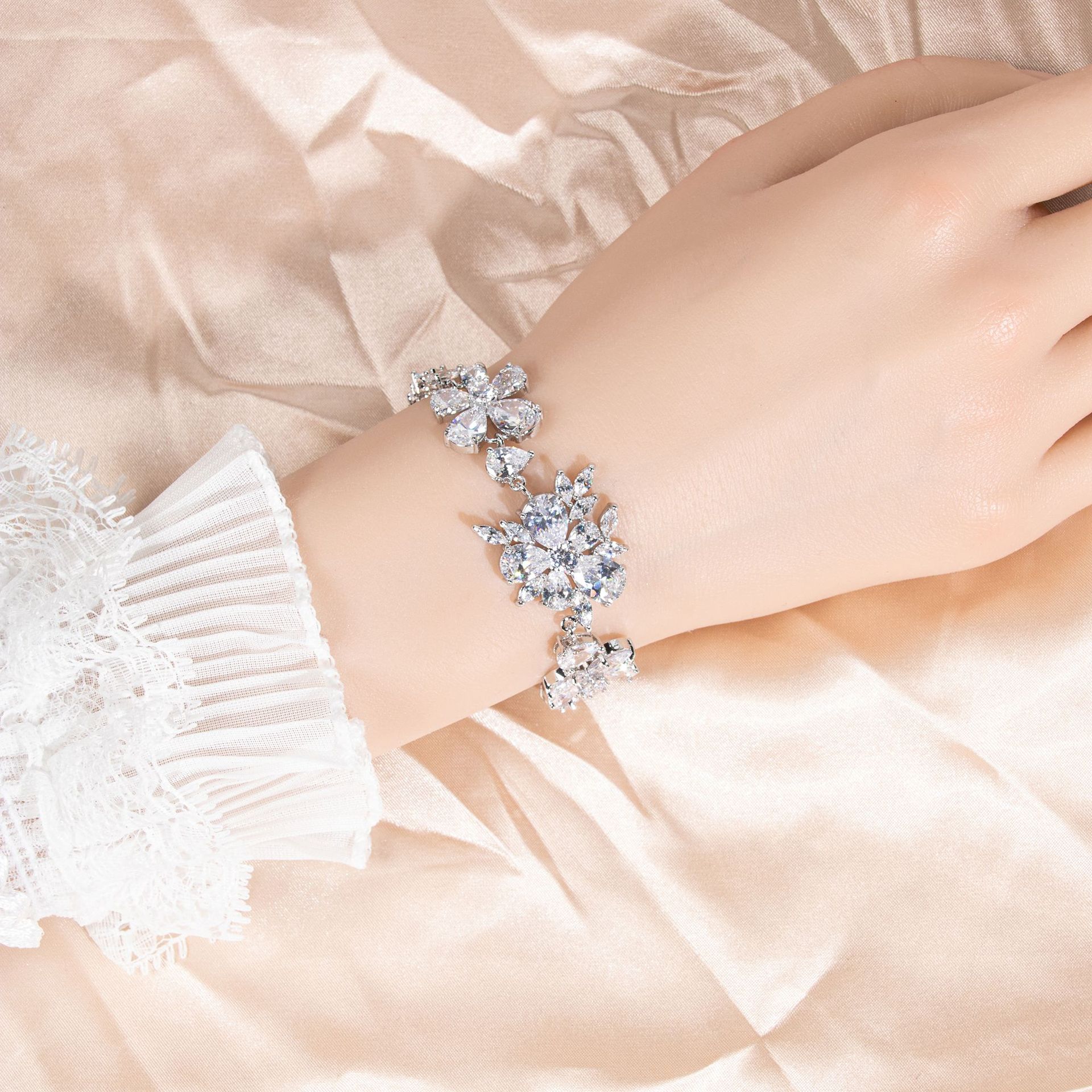 New Flower Zircon Bracelet