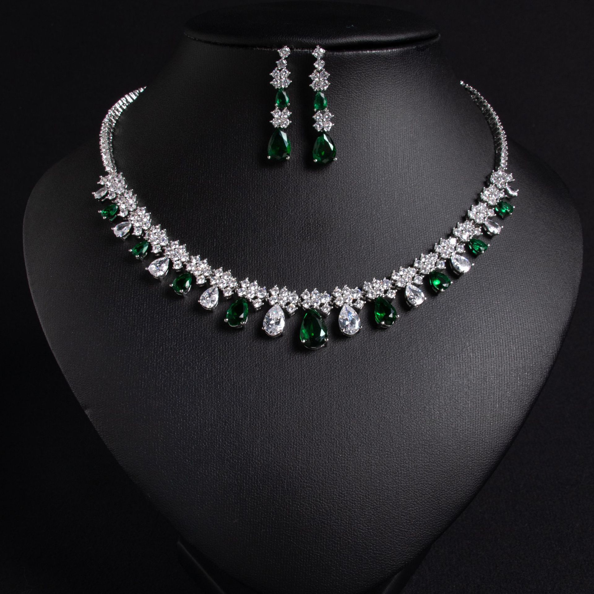 New elegant zircon jewelry set