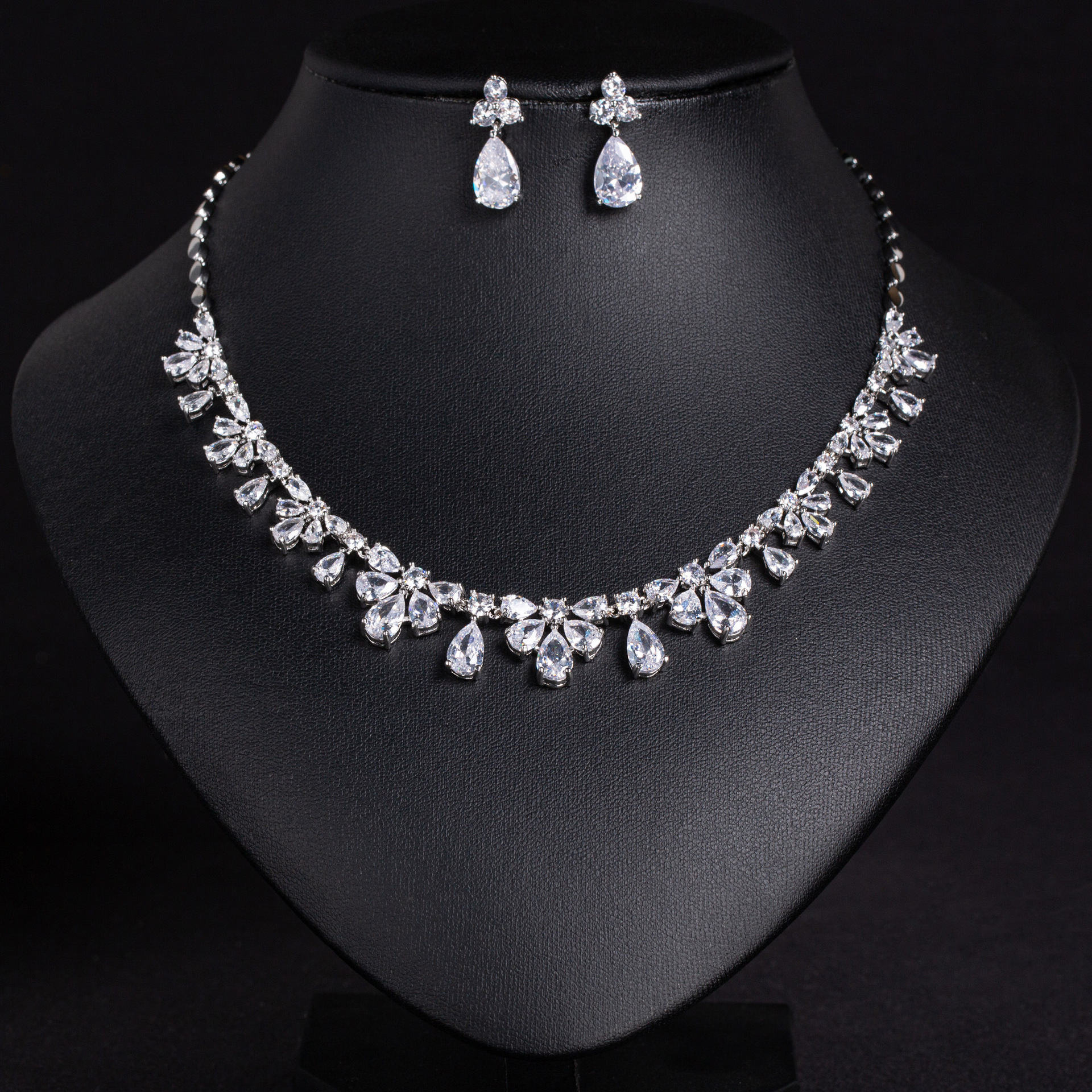 New elegant zircon jewelry set