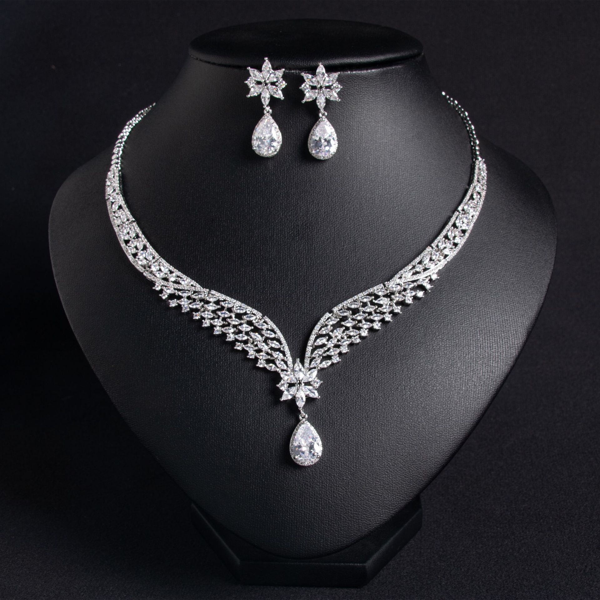 New elegant zircon jewelry set