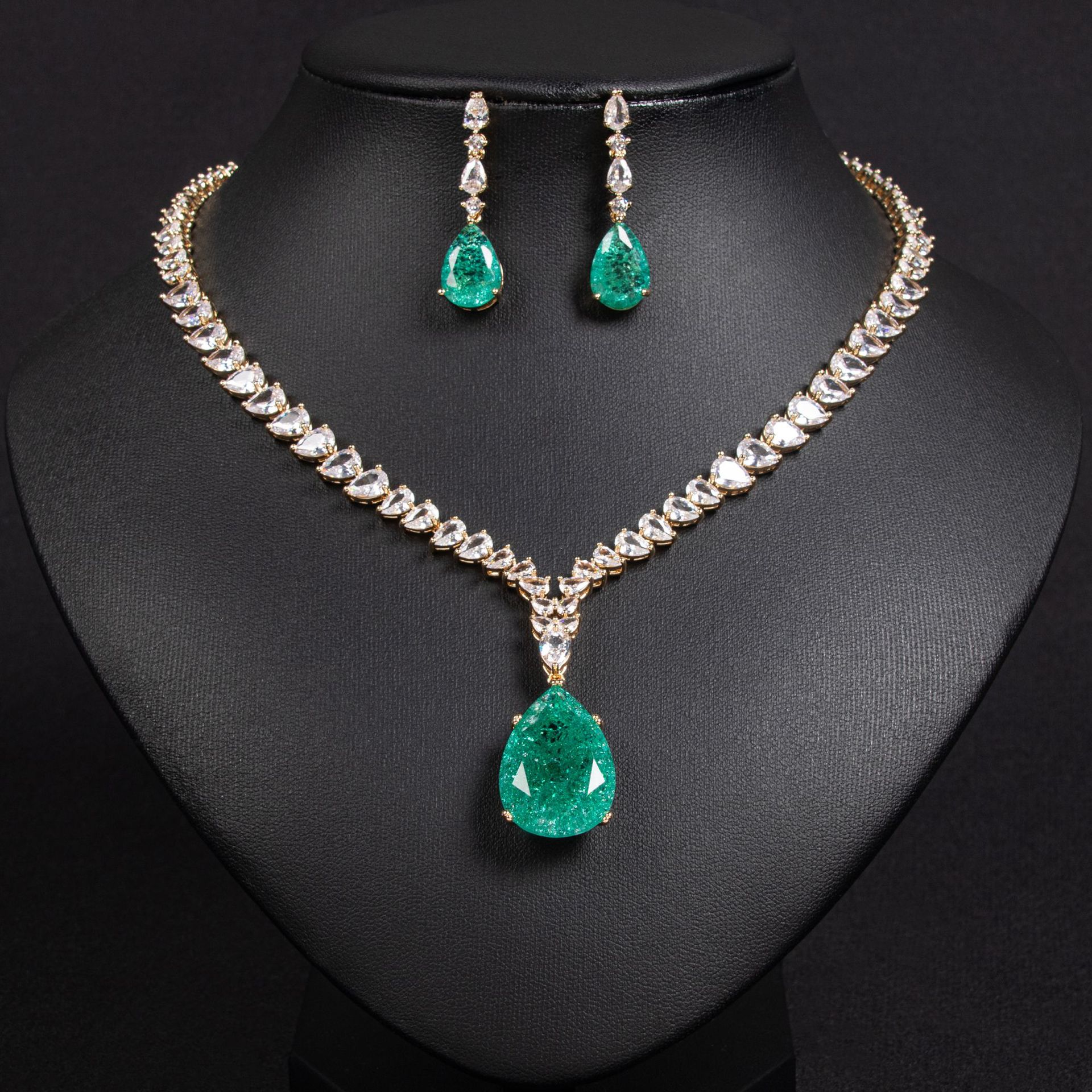 New zircon jewelry set suitable for parties