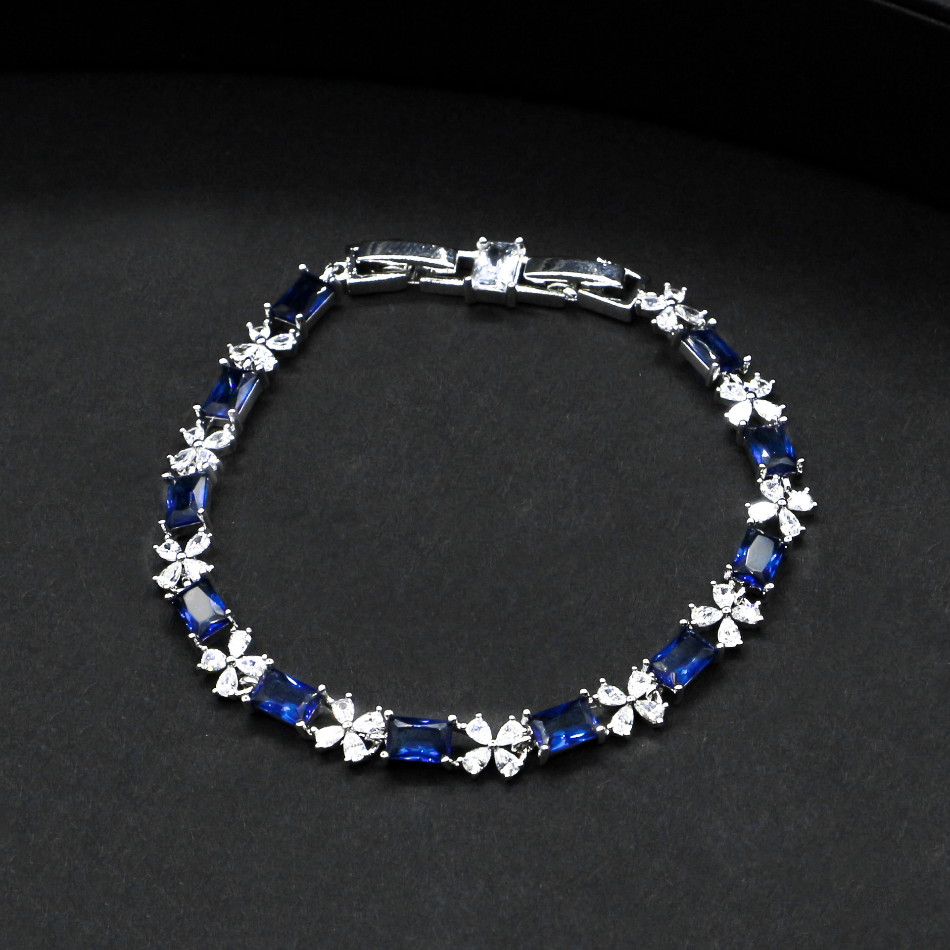 New and beautiful zircon bracelet