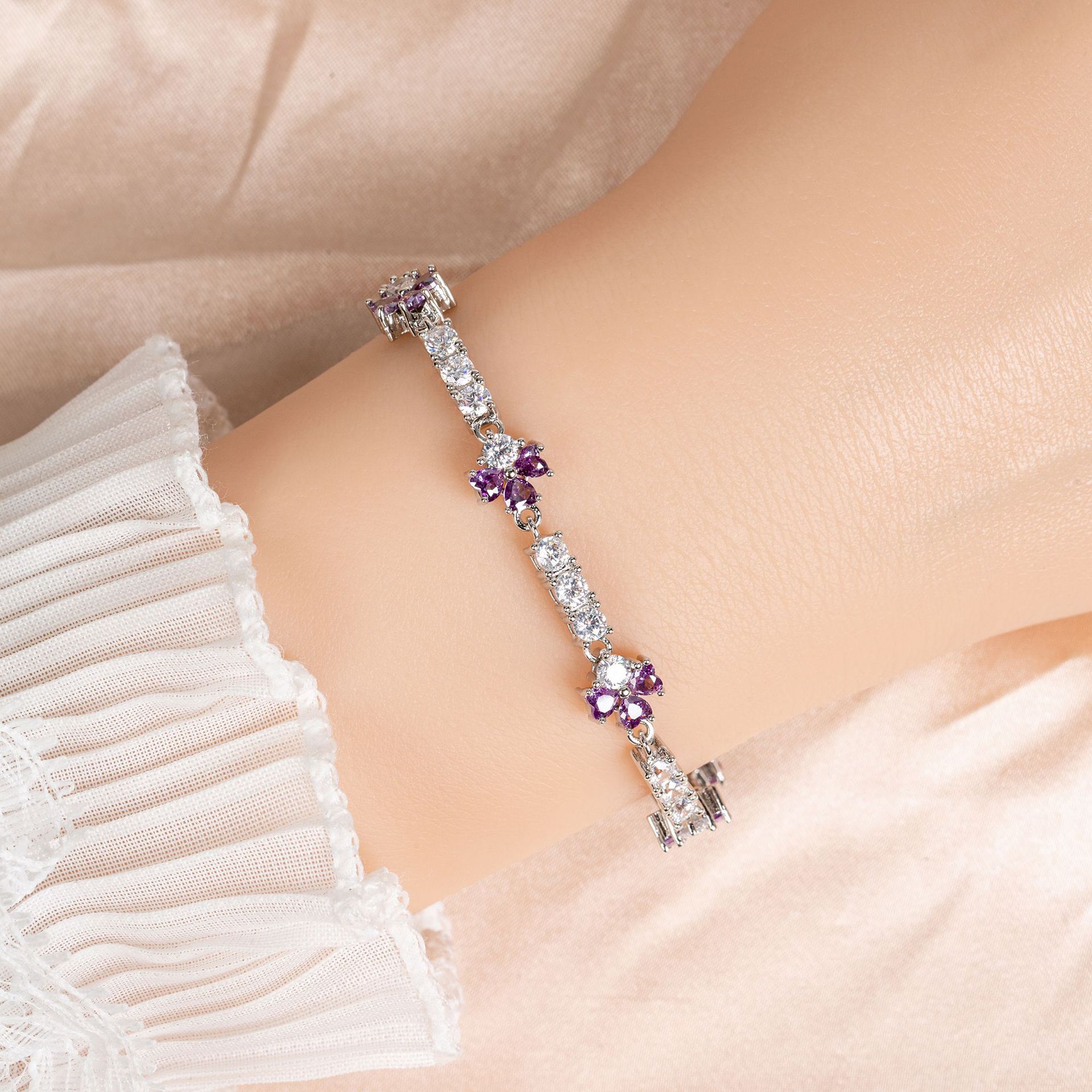 New clover zircon bracelet
