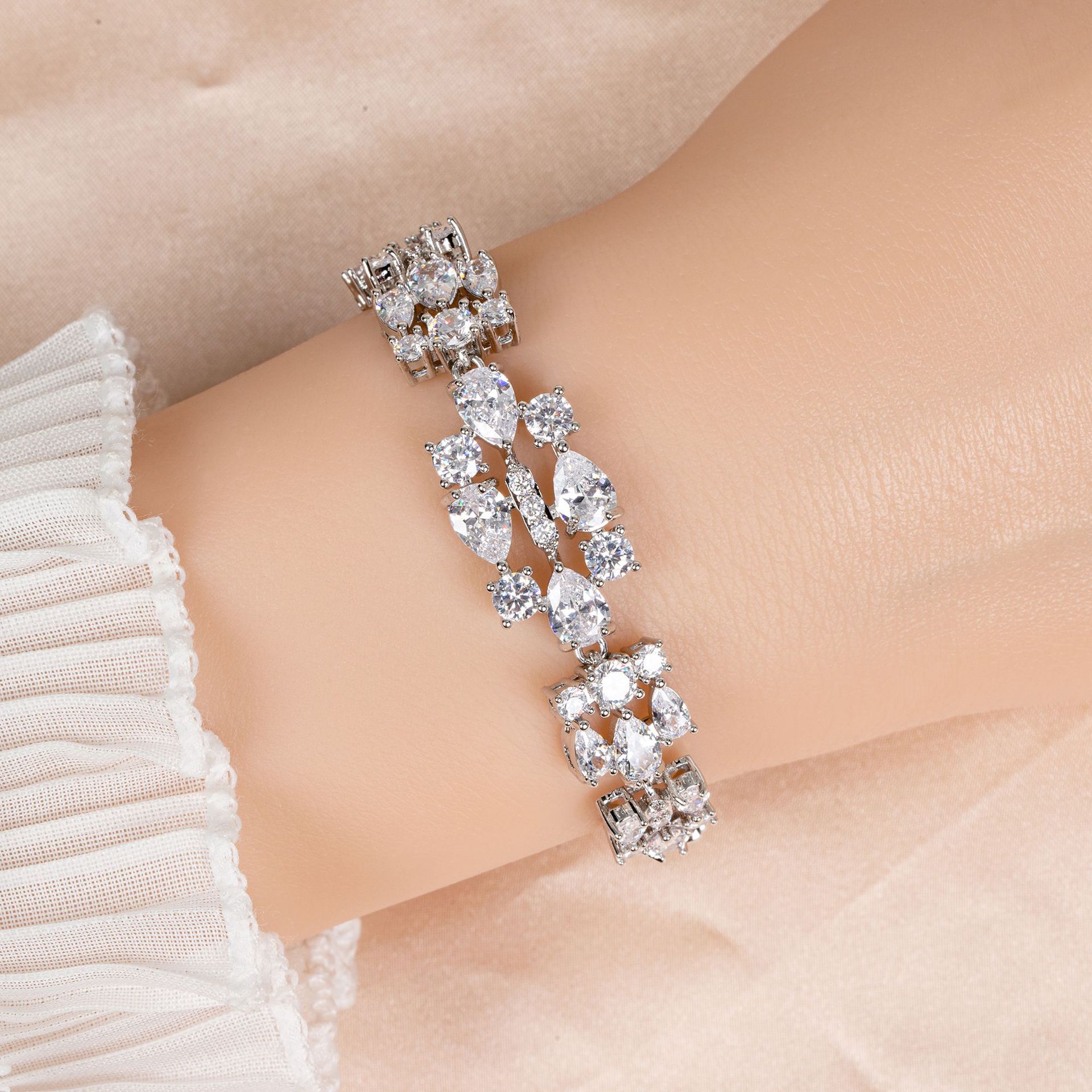 New affordable high quality zircon bracelet