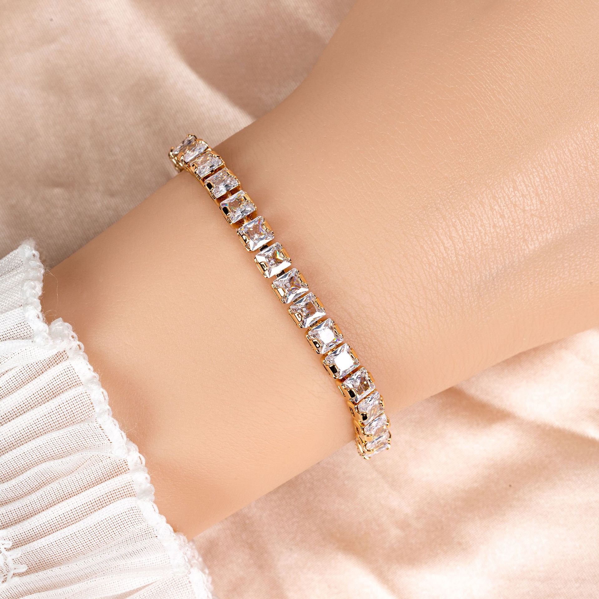 New simple zircon bracelet