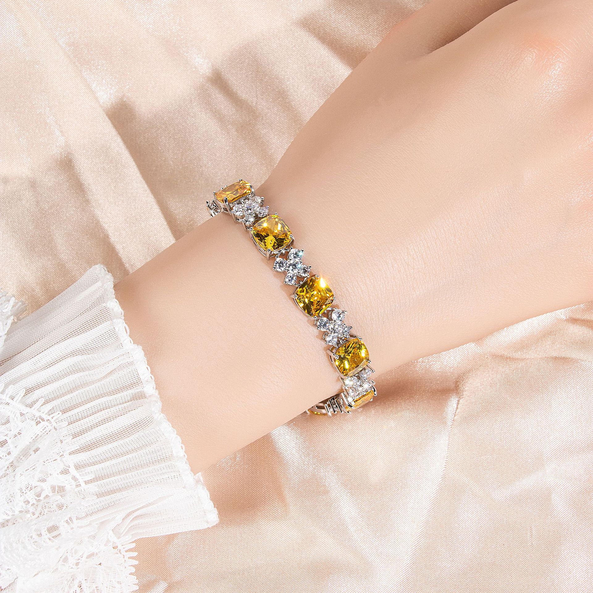 New and beautiful zircon bracelet