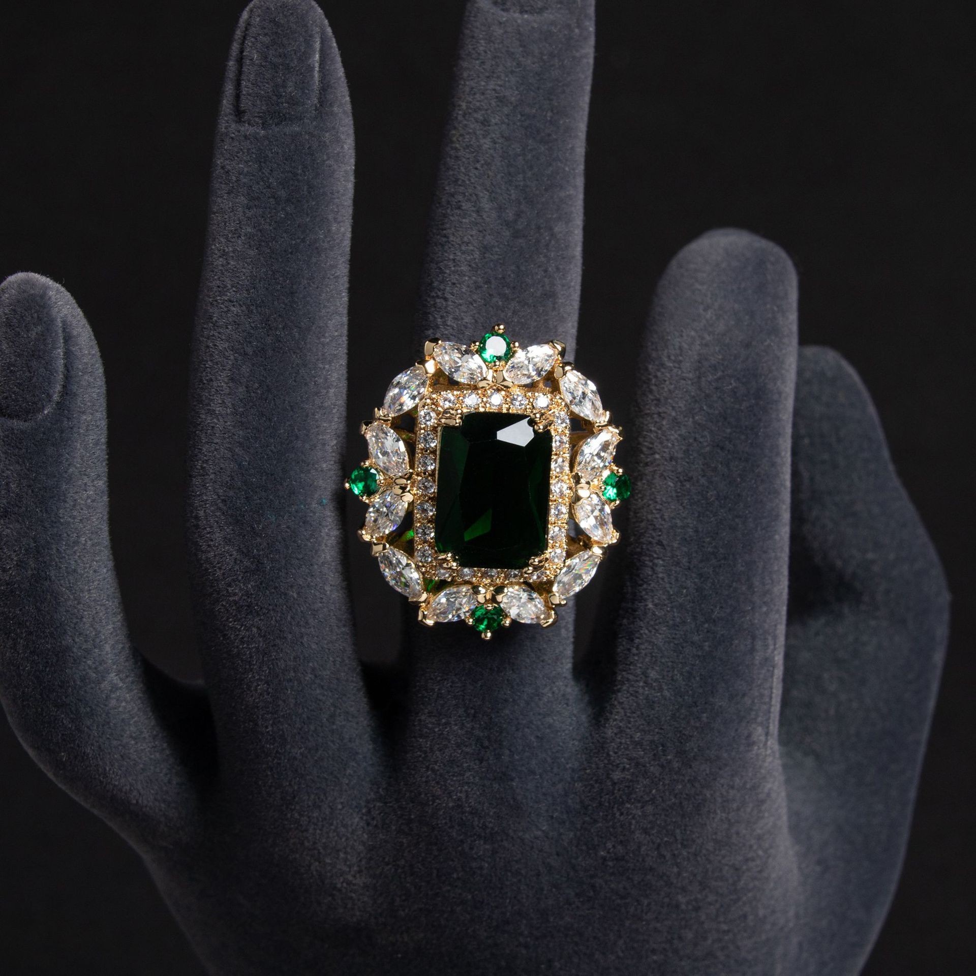 New high quality elegant zircon ring
