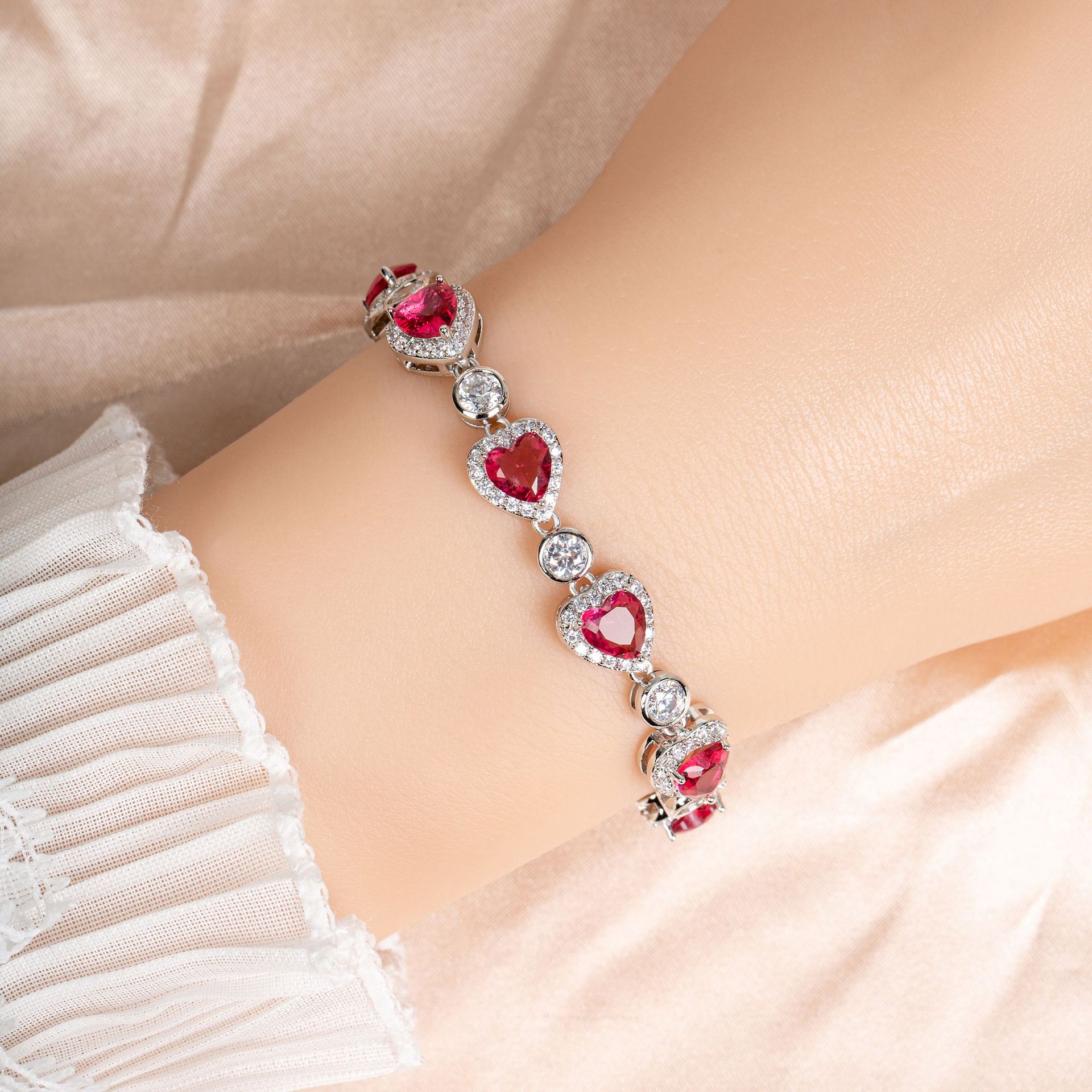 New simple heart-shaped zircon bracelet