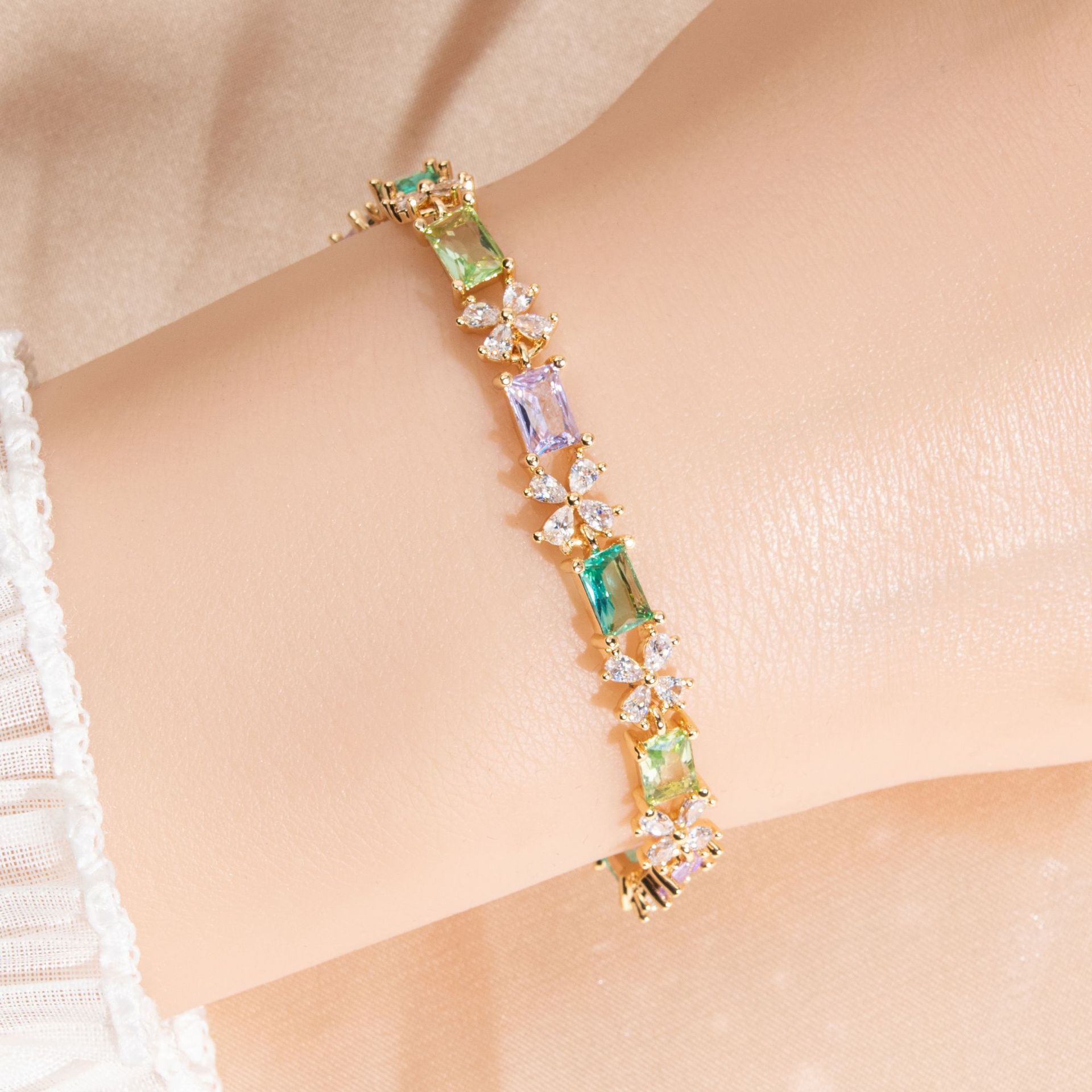 New elegant zircon bracelet