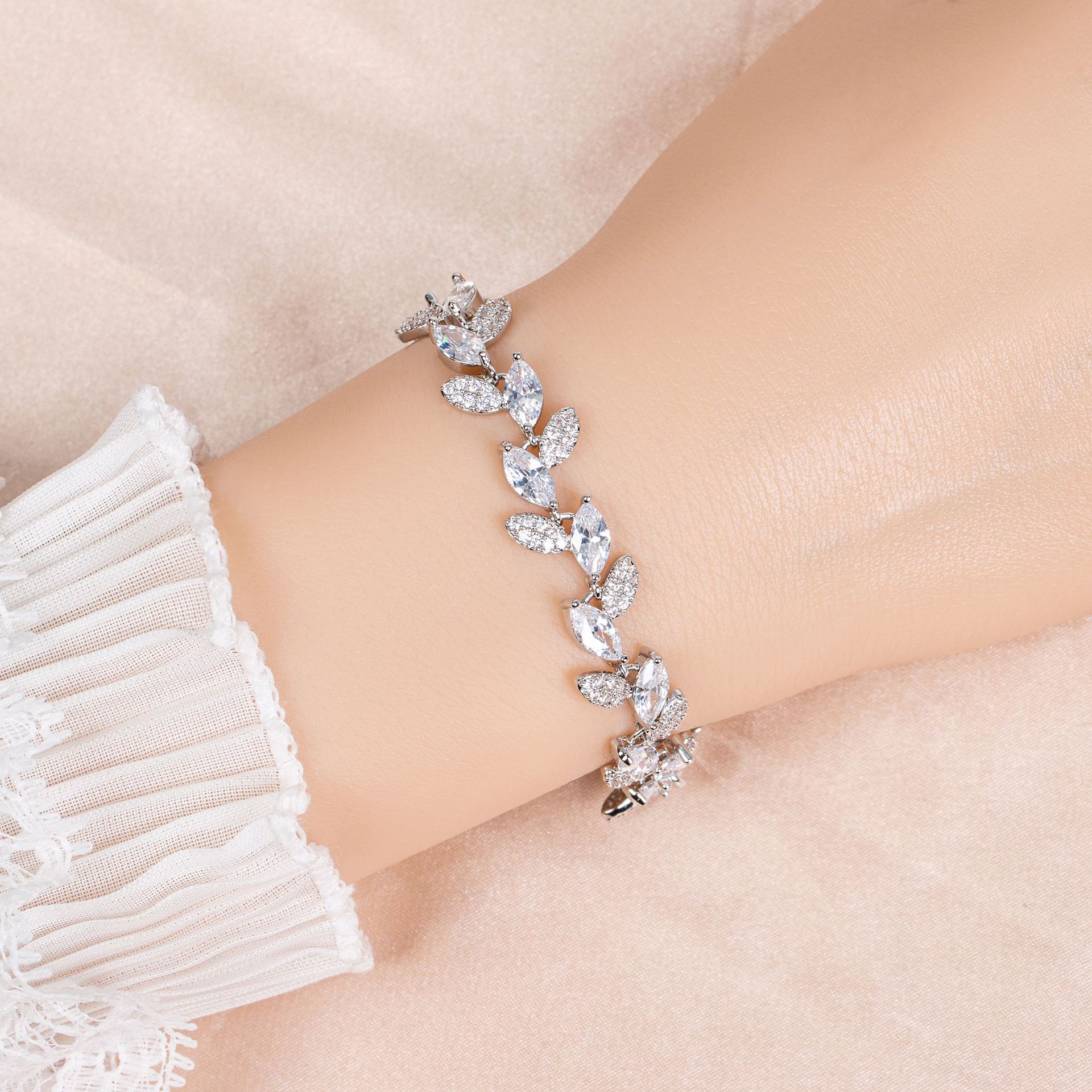 New Simple Leaf Zircon Bracelet