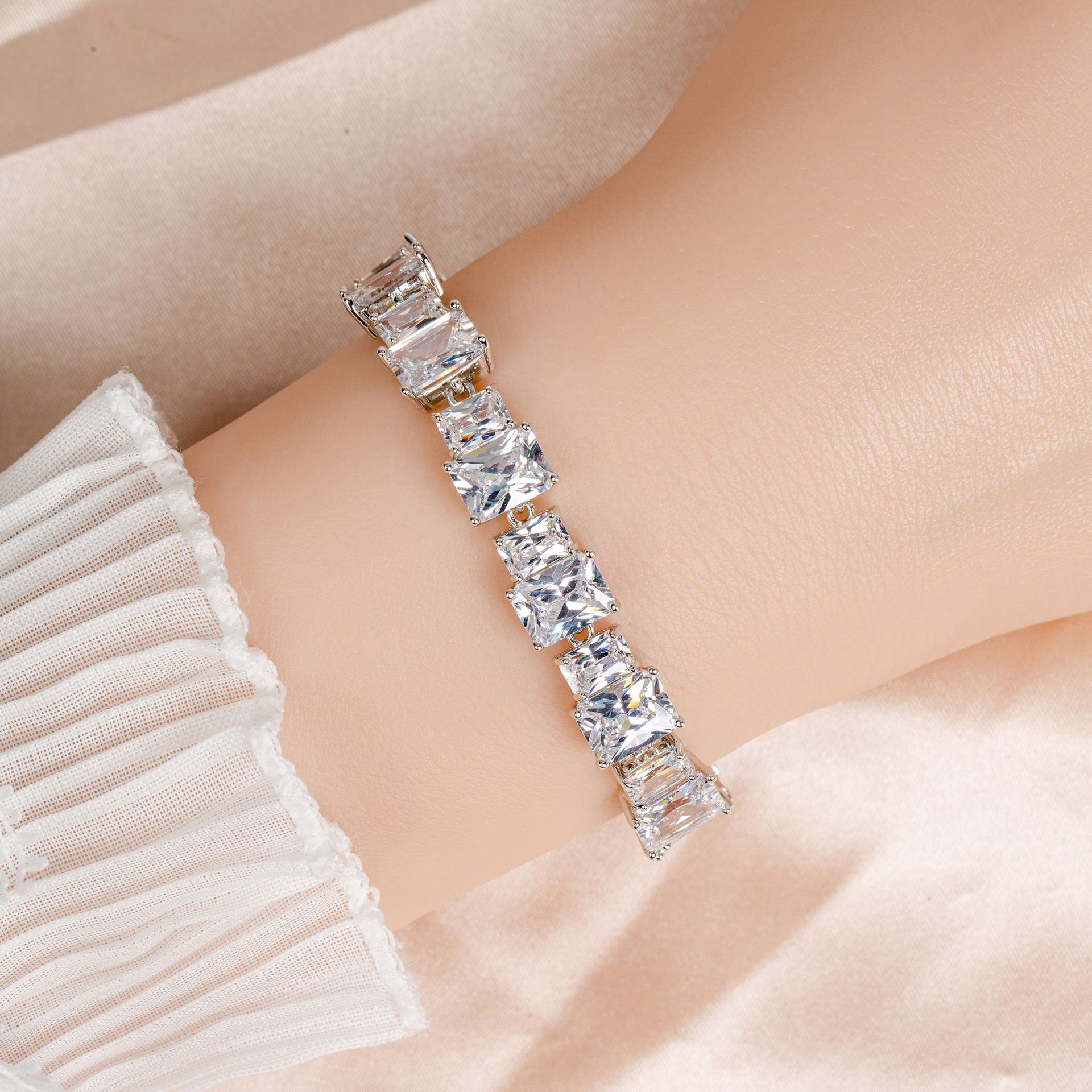 New creative high quality zircon bracelet
