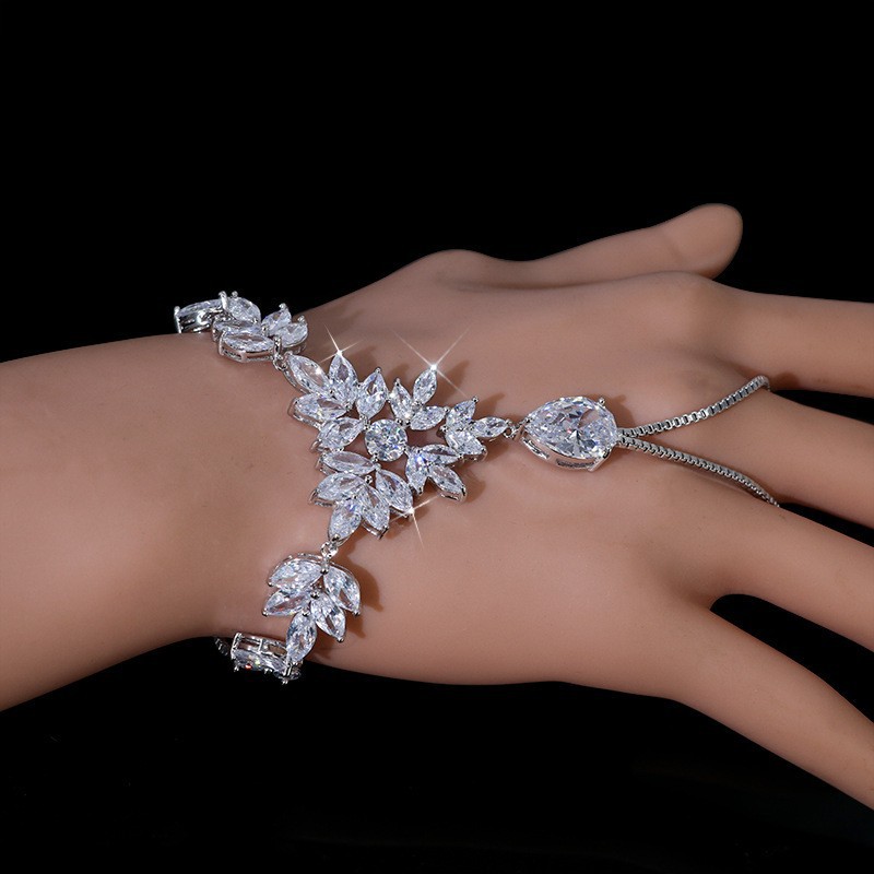 New zircon bracelet suitable for parties