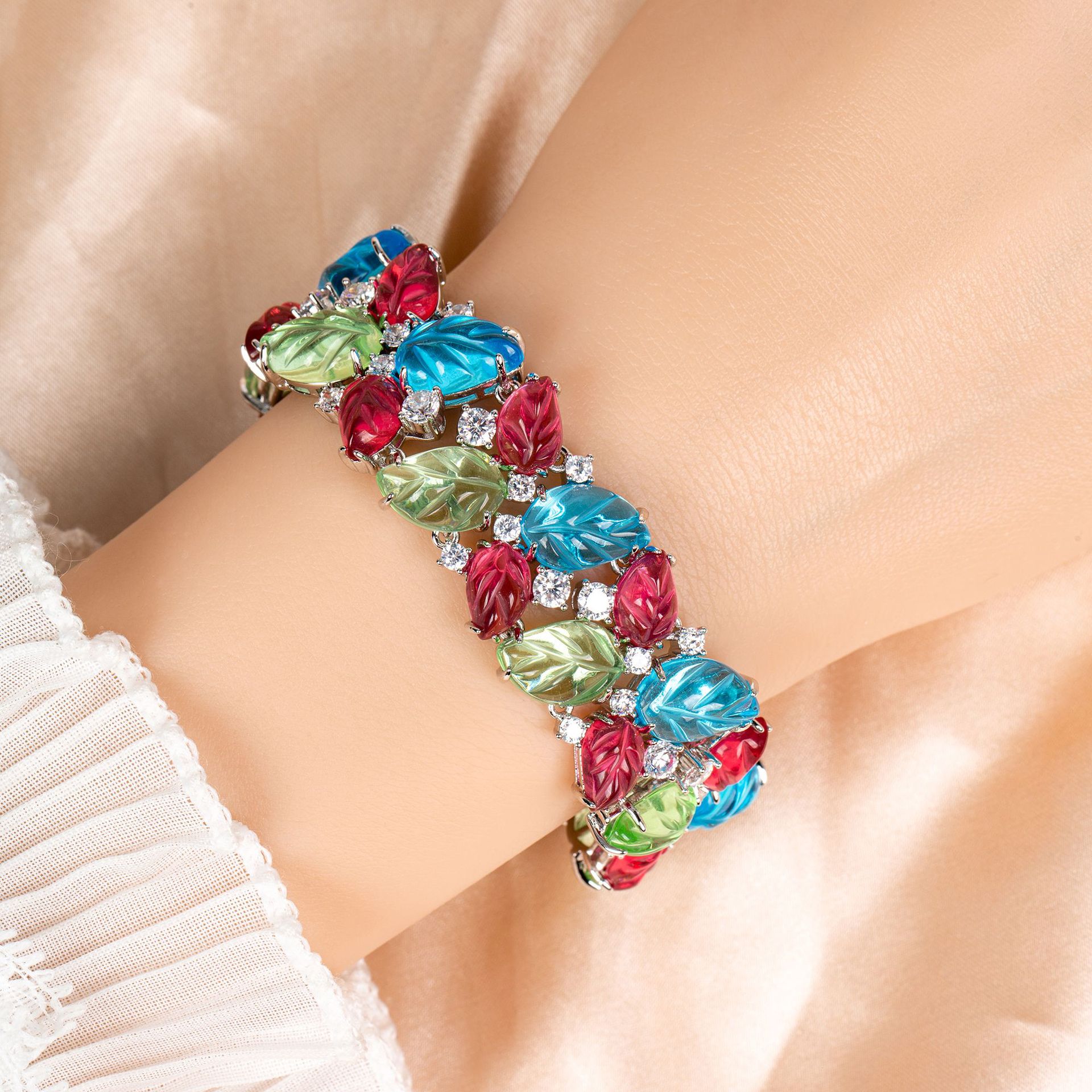 New elegant leaf zircon bracelet