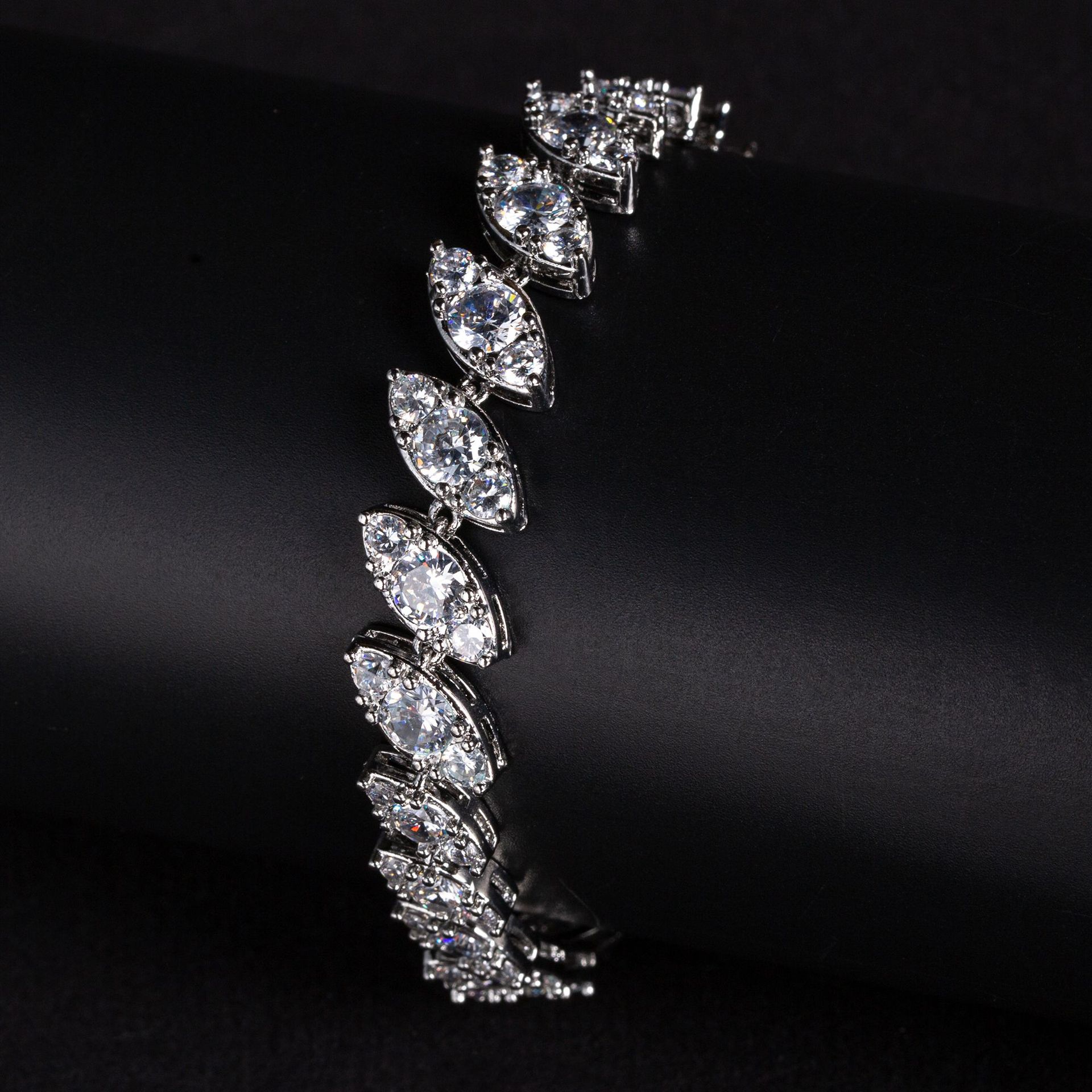 New zircon bracelet suitable for wedding