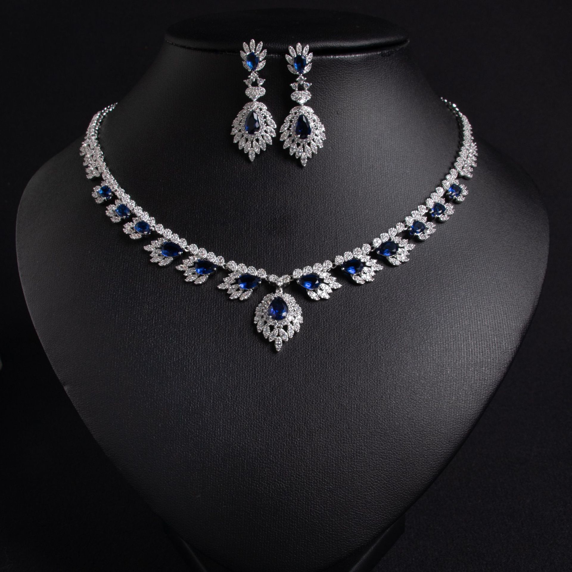 New zircon jewelry sets suitable for wholesale