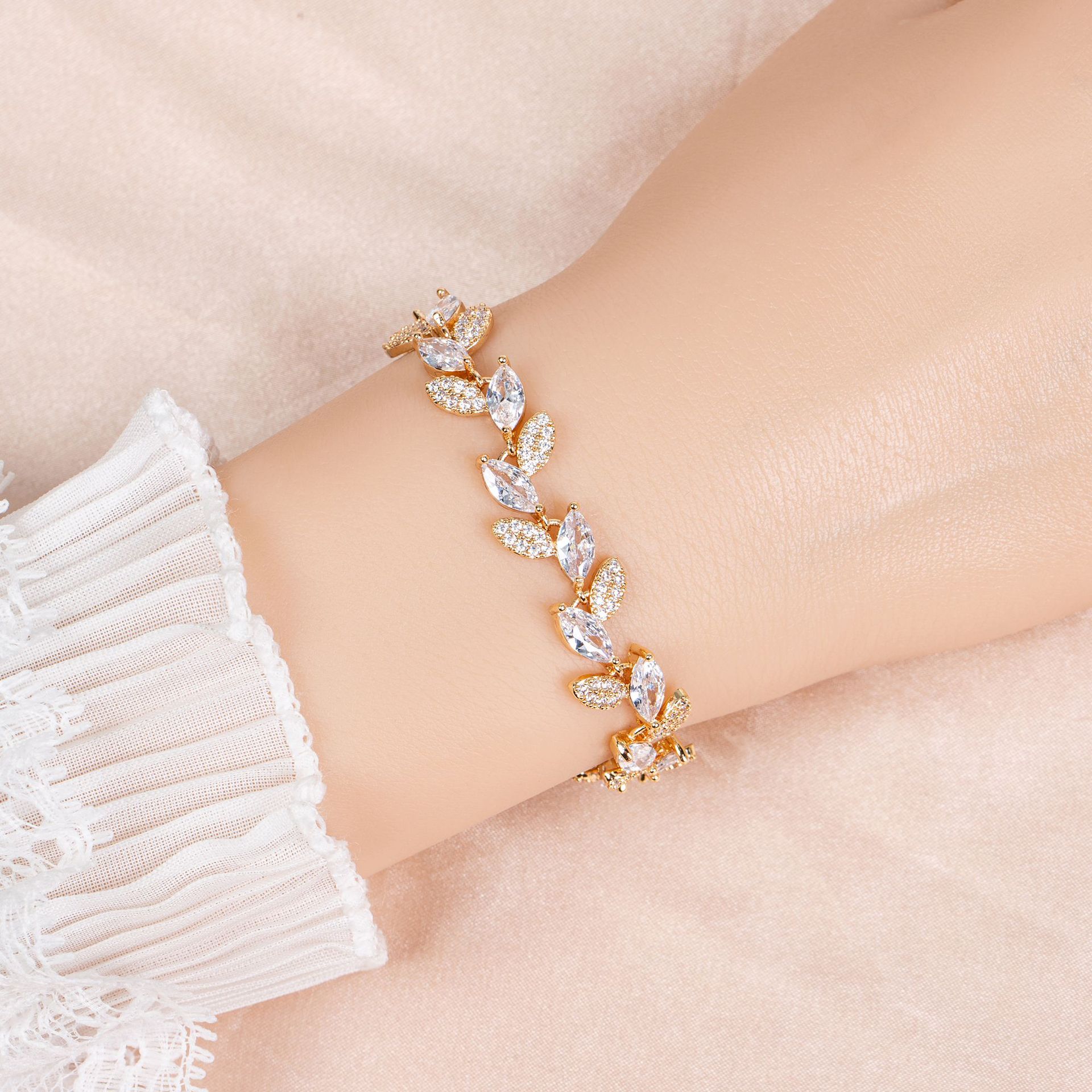 New Simple Leaf Zircon Bracelet