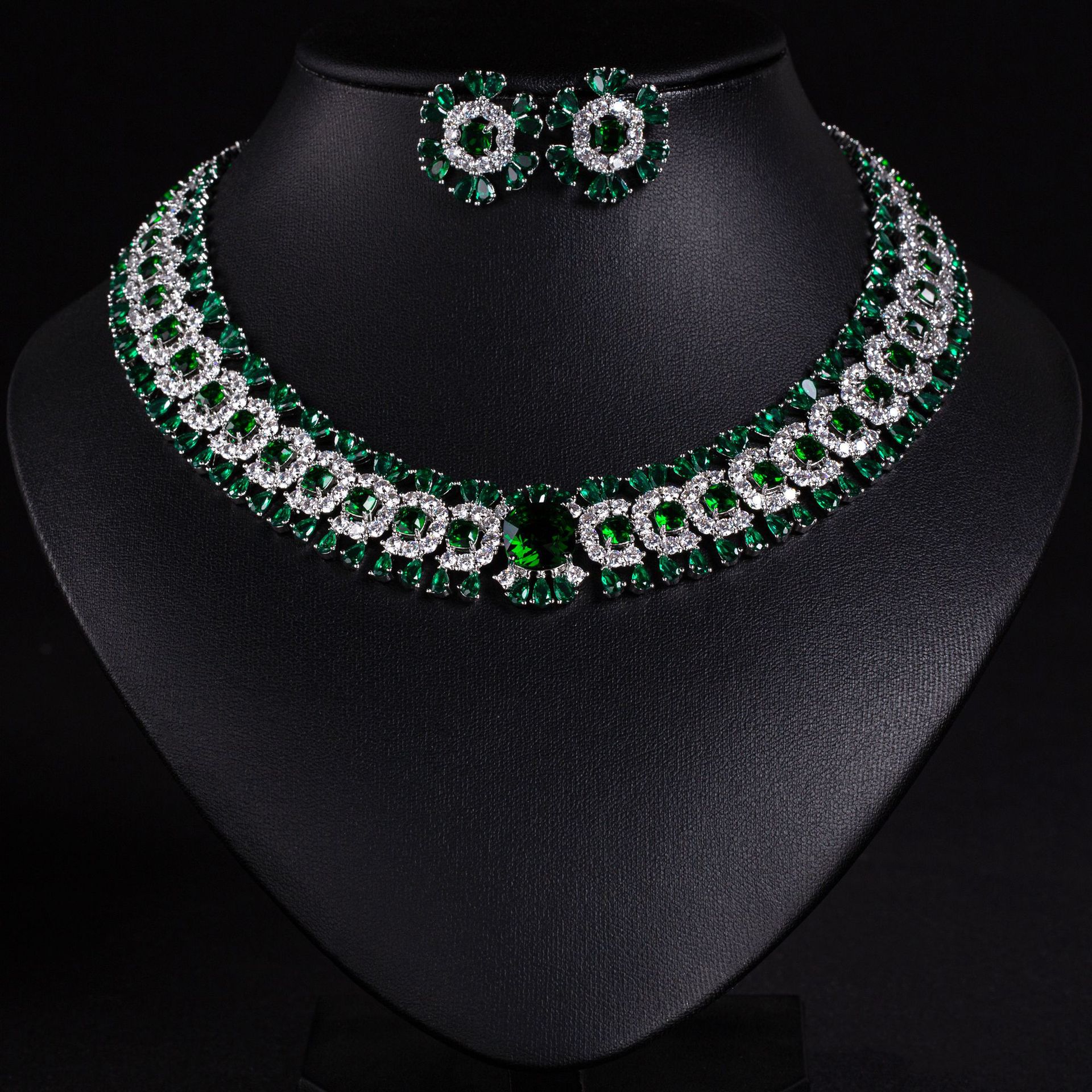 Elegant Gold Necklace Set