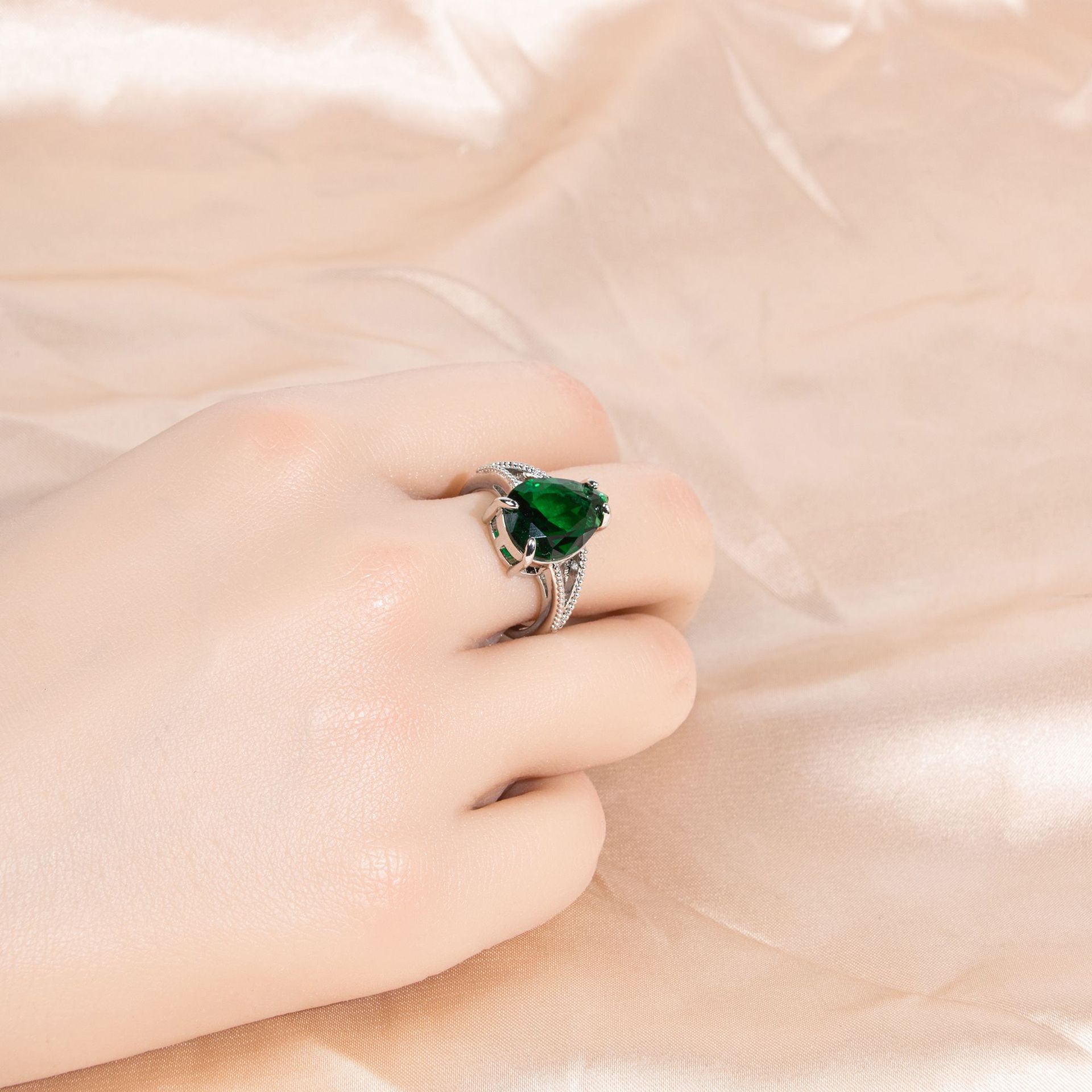 New high quality simple style zircon ring