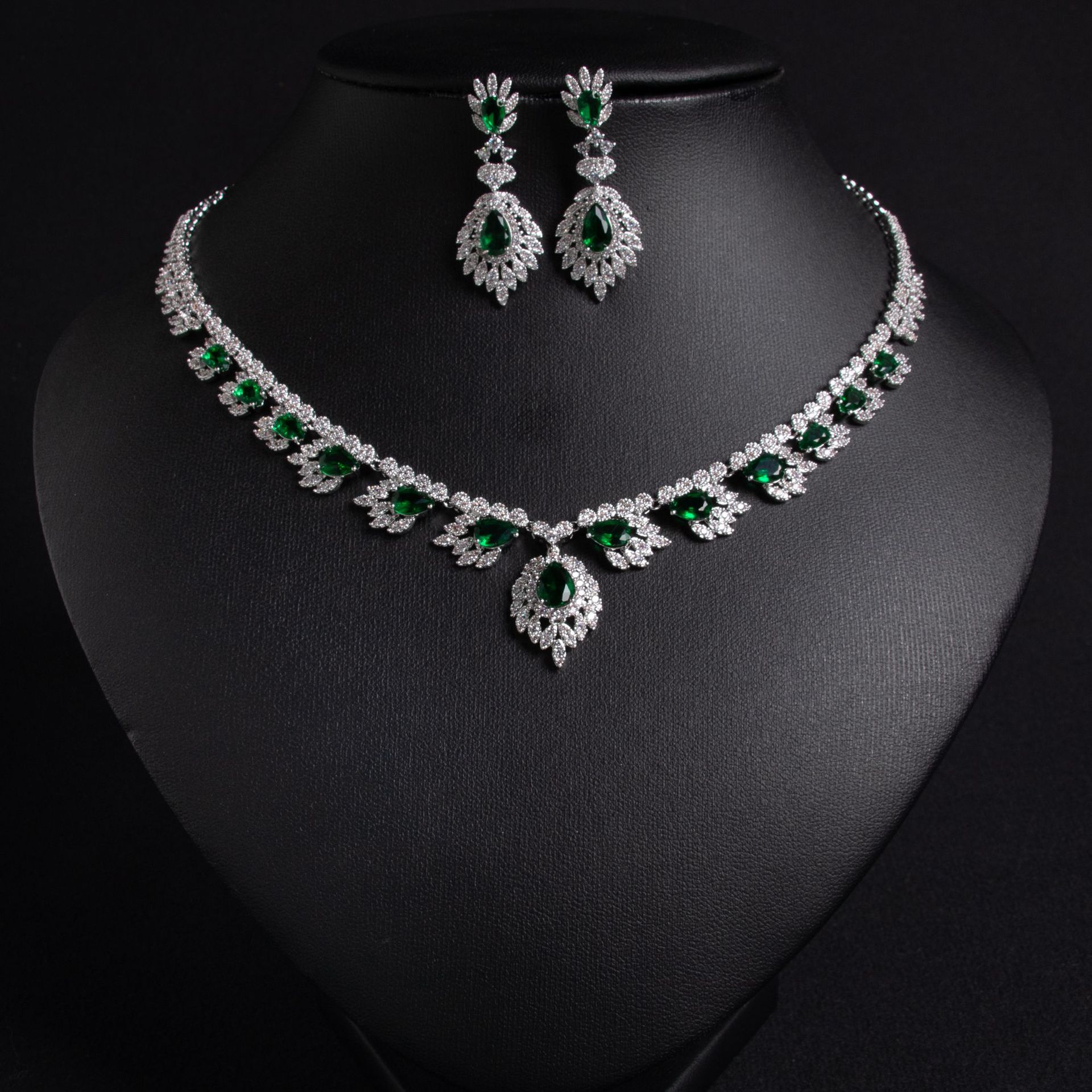 New zircon jewelry sets suitable for wholesale
