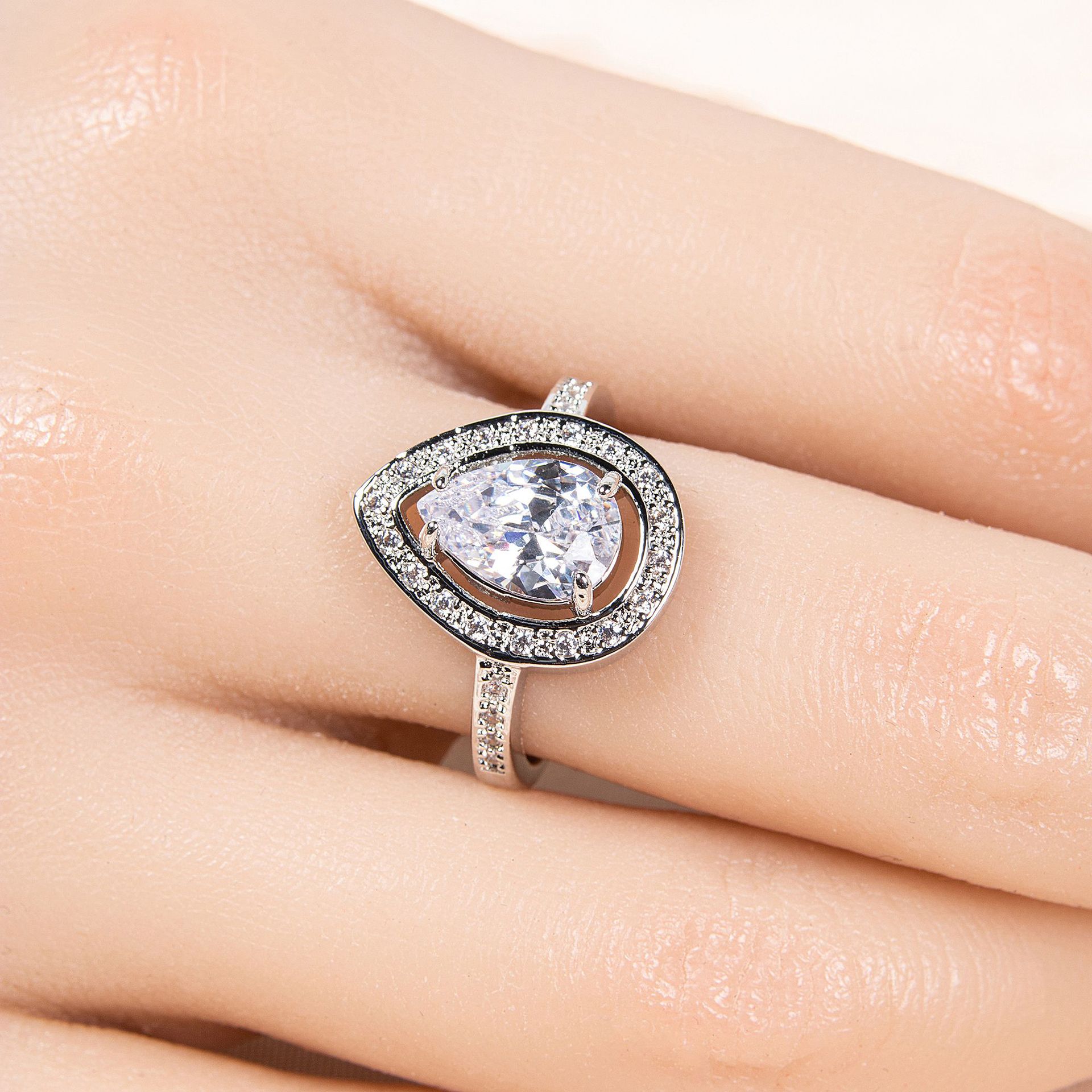 New high quality zircon ring