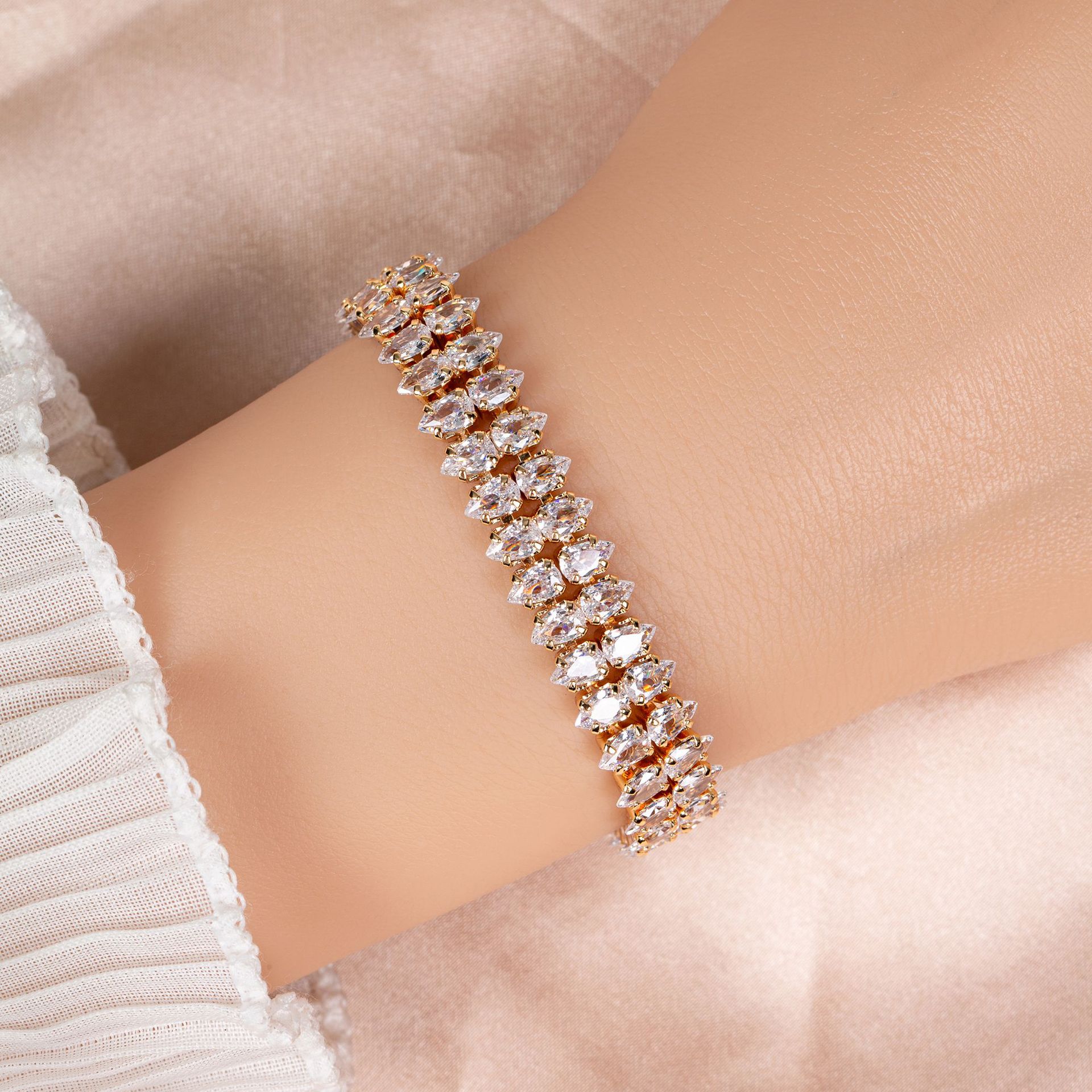 New high quality zircon bracelet