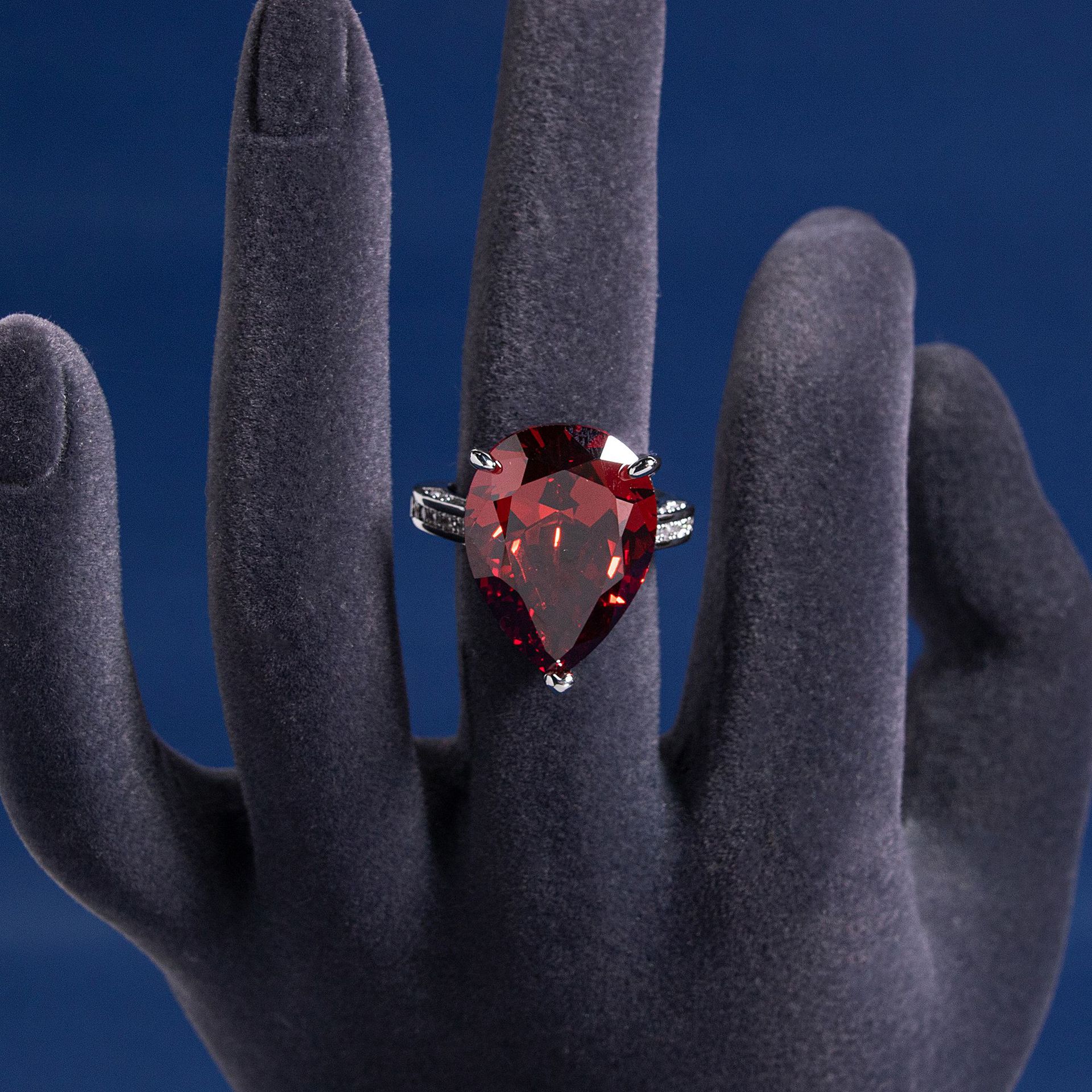 New high quality creative teardrop zircon ring