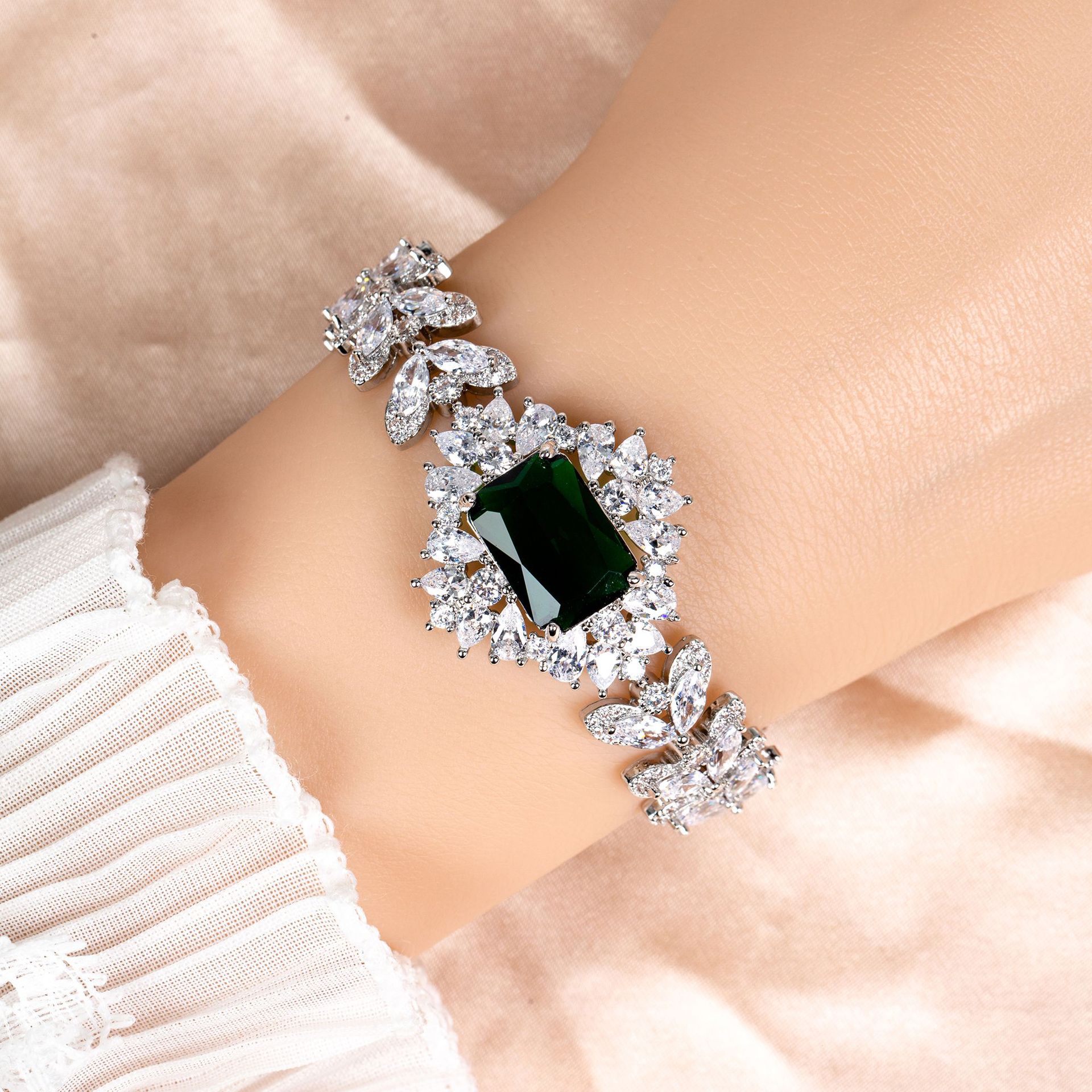 New zircon bracelet suitable for wedding