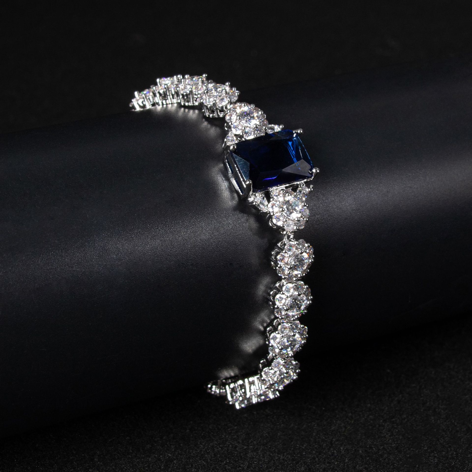New and beautiful zircon bracelet