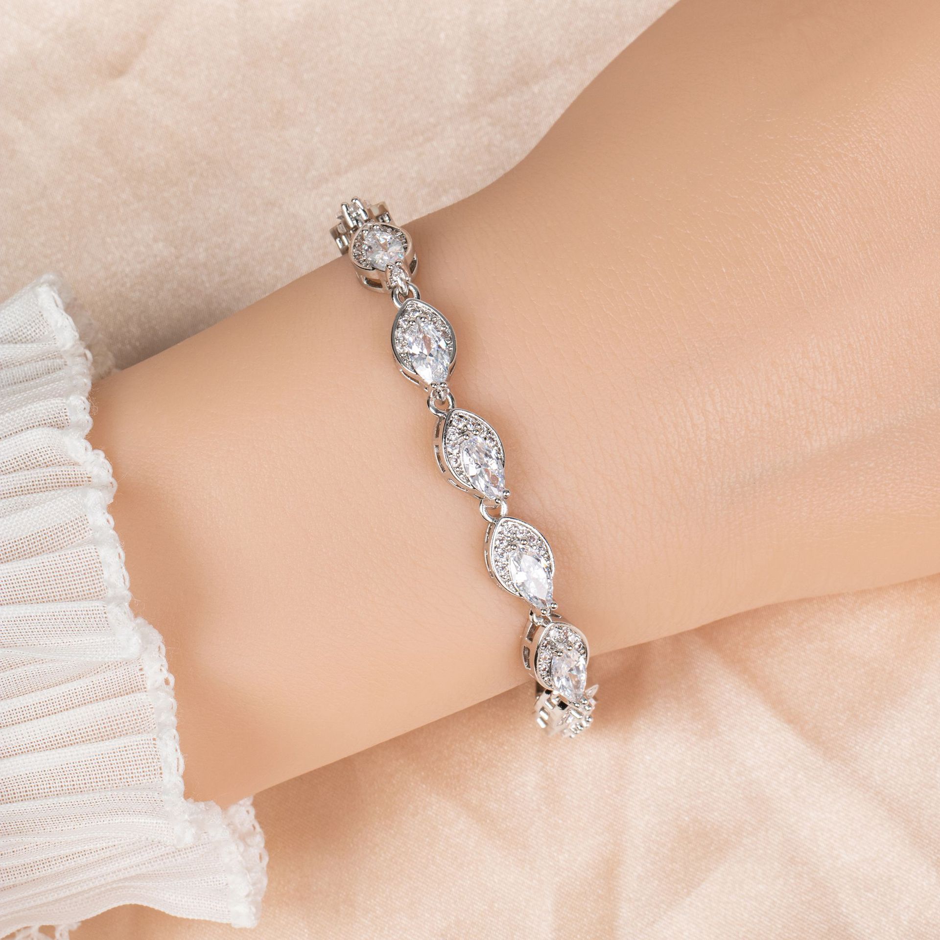 New zircon bracelet suitable for wedding