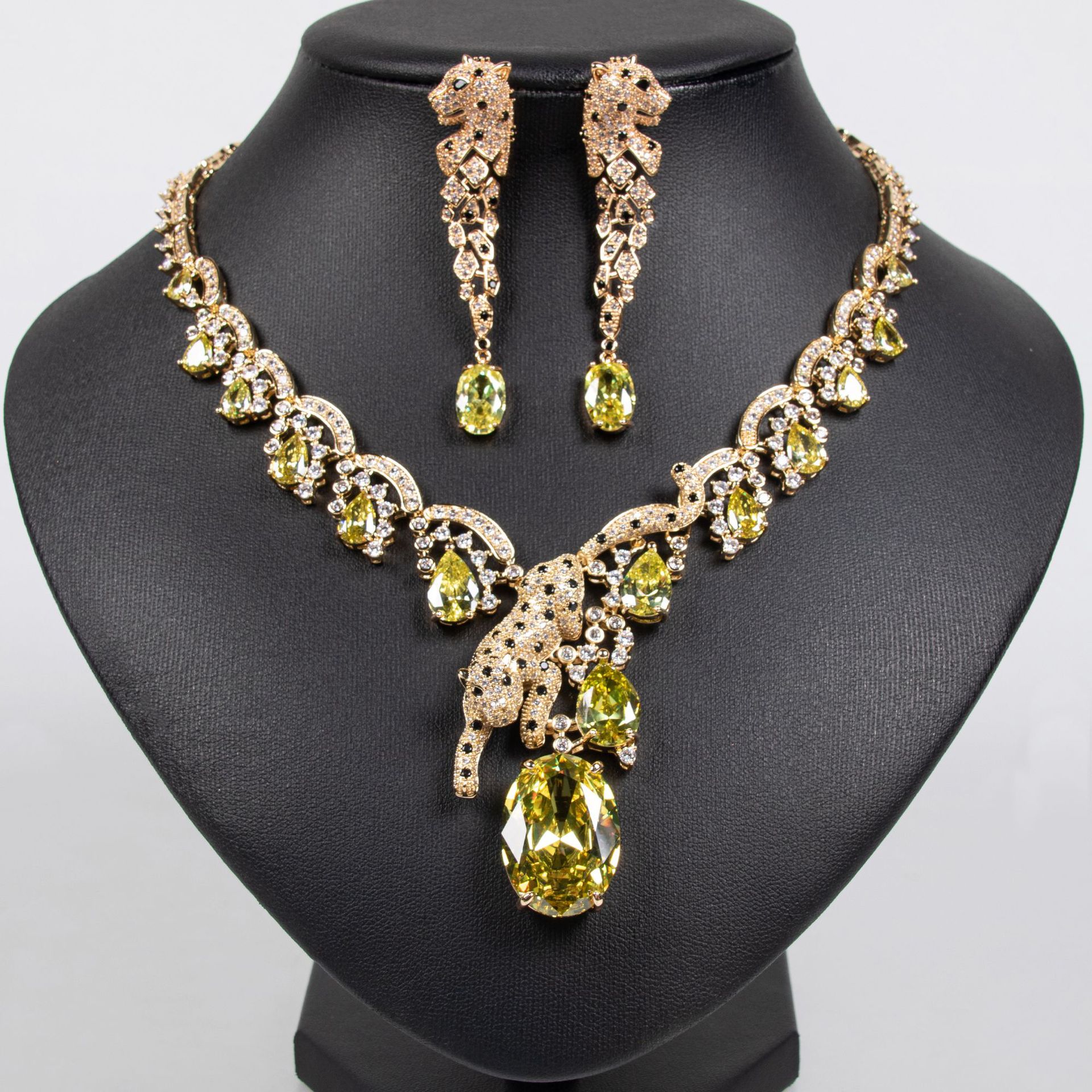 New Leopard Shaped Zircon Jewelry Set