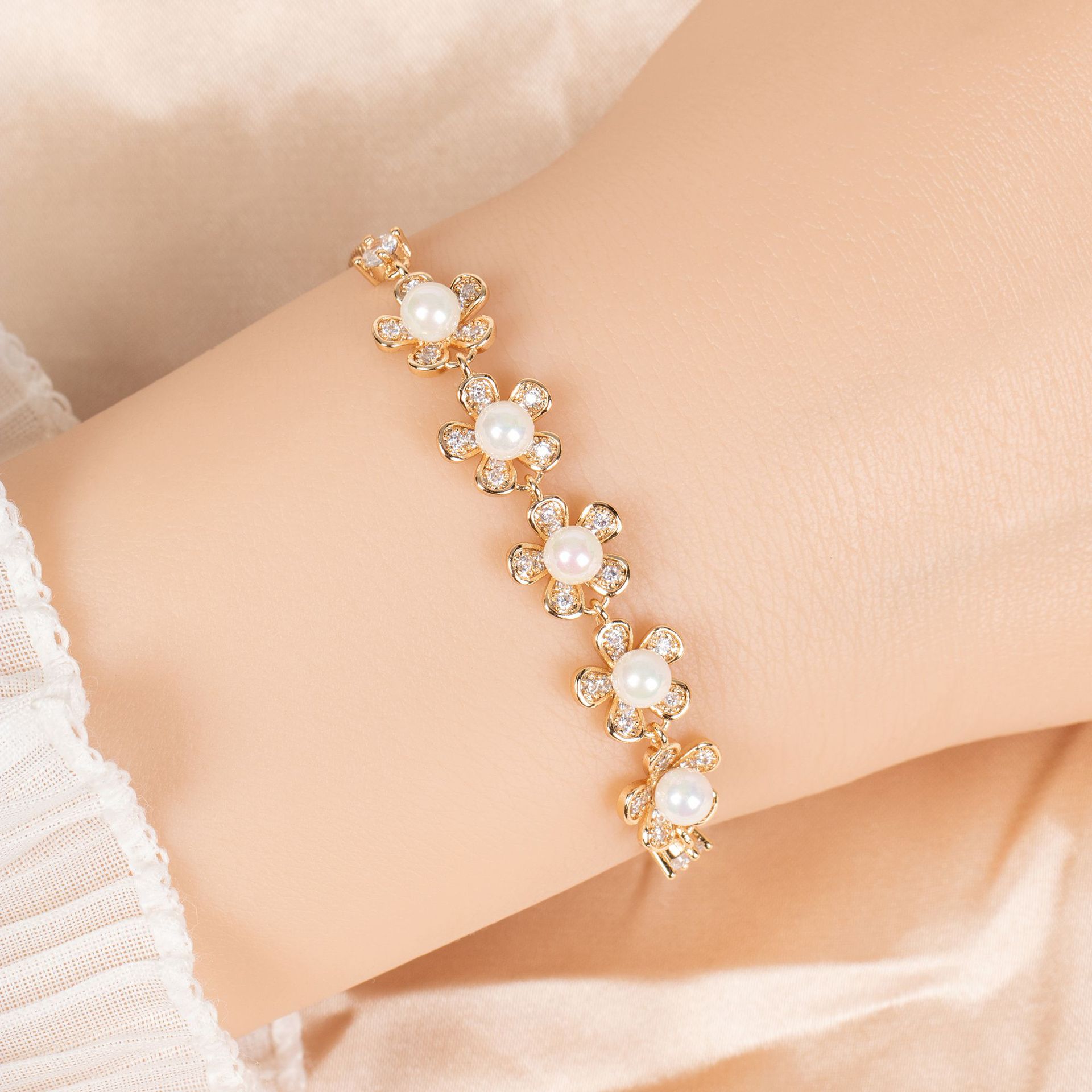 New flower zircon bracelet