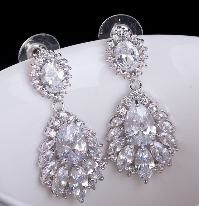 New elegant zircon earrings