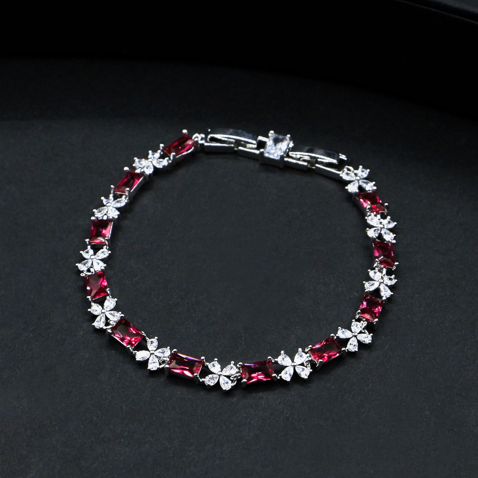 New and beautiful zircon bracelet