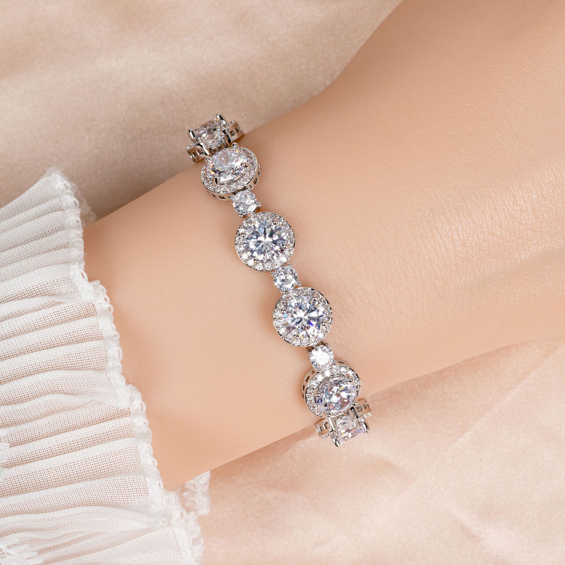 New elegant zircon bracelet