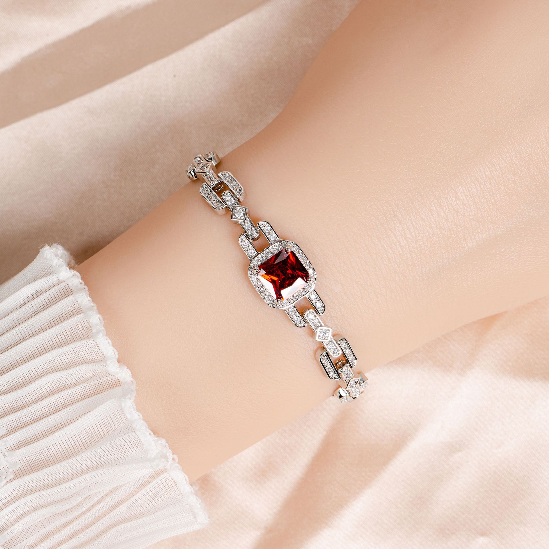 New style zircon bracelets suitable for wholesale