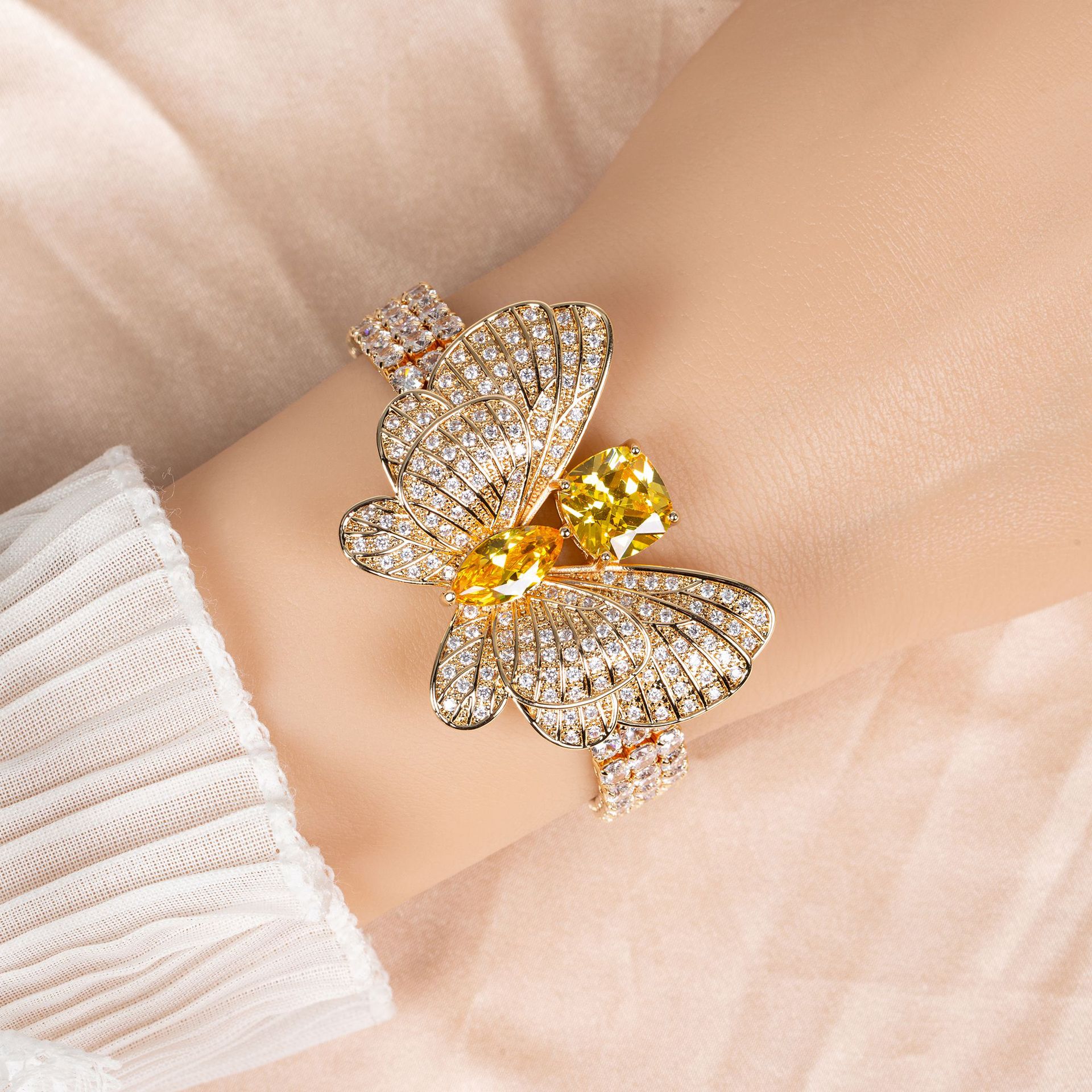 New butterfly zircon bracelet
