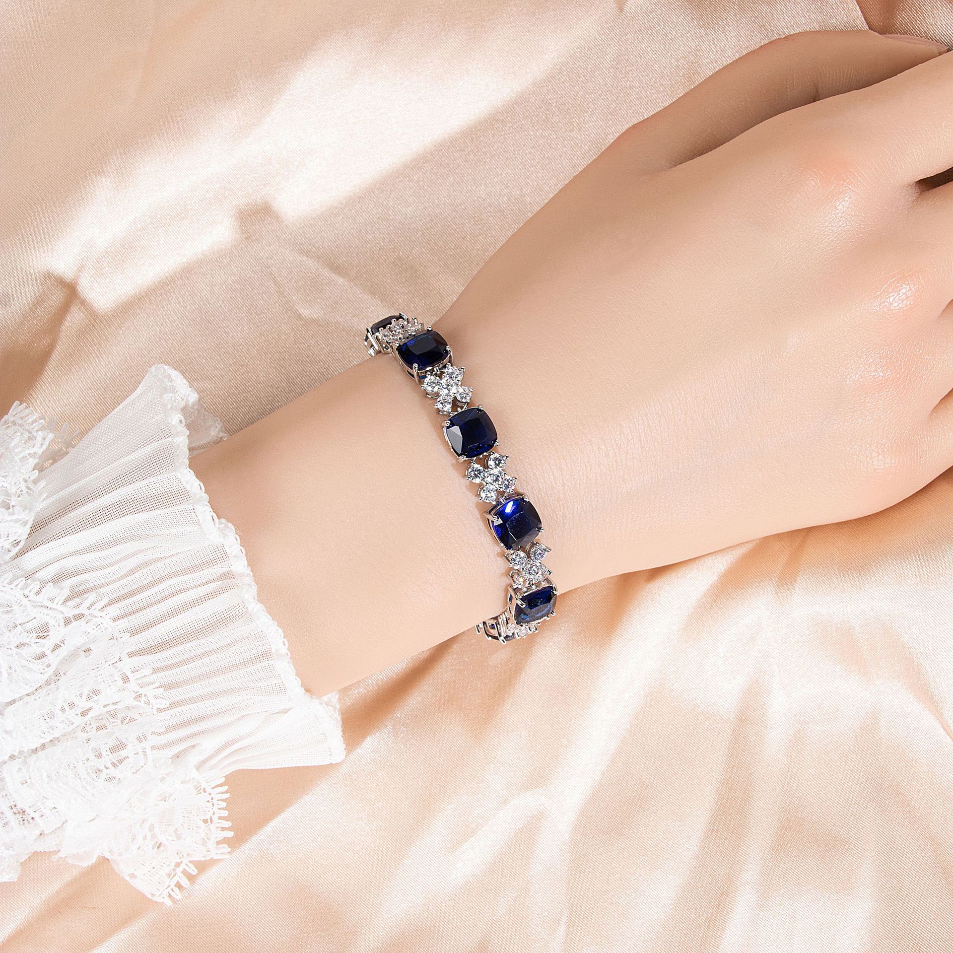 New and beautiful zircon bracelet